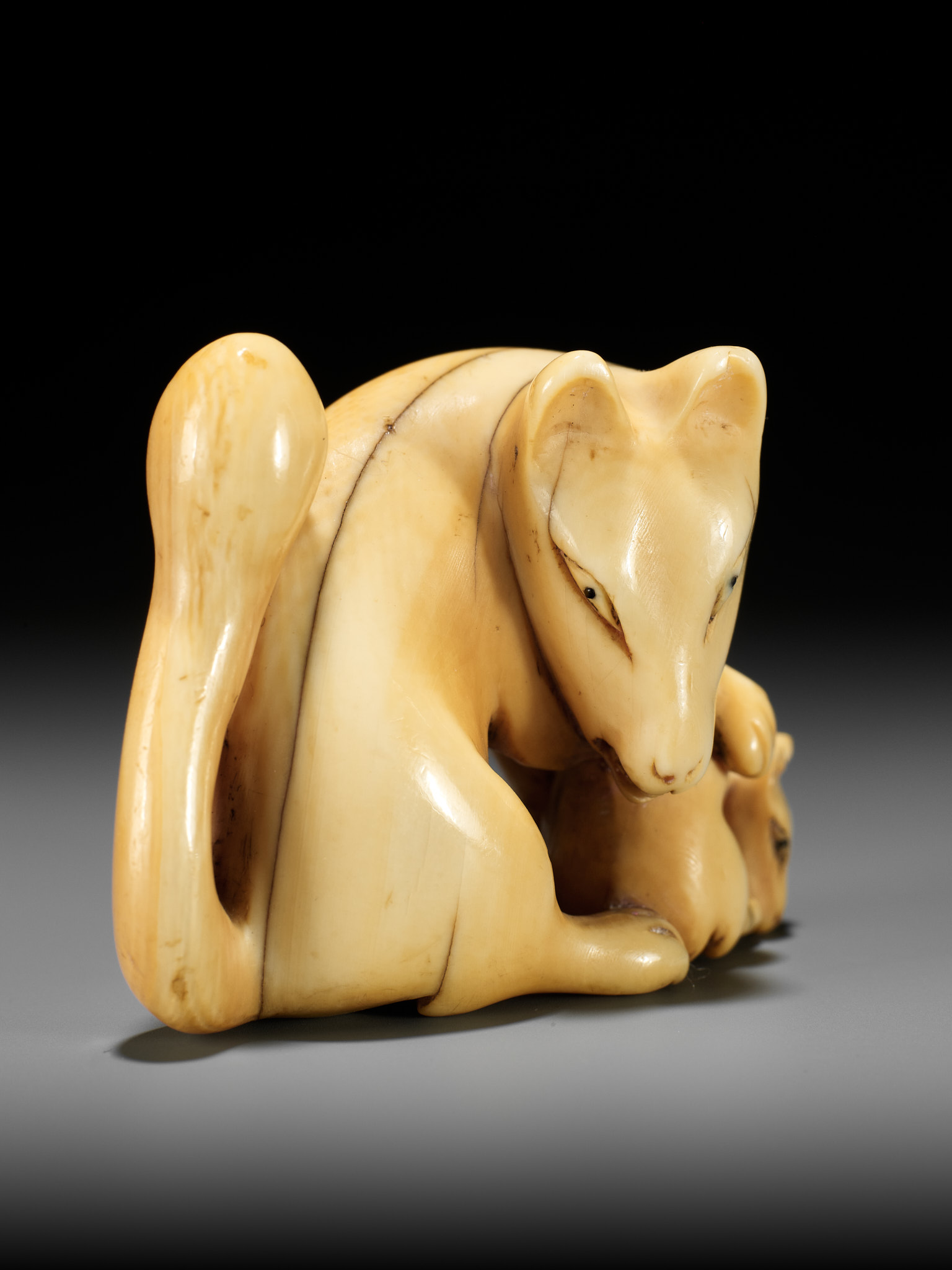 A RARE IVORY NETSUKE OF A KITSUNE (FOX) AND CUB - Image 3 of 17