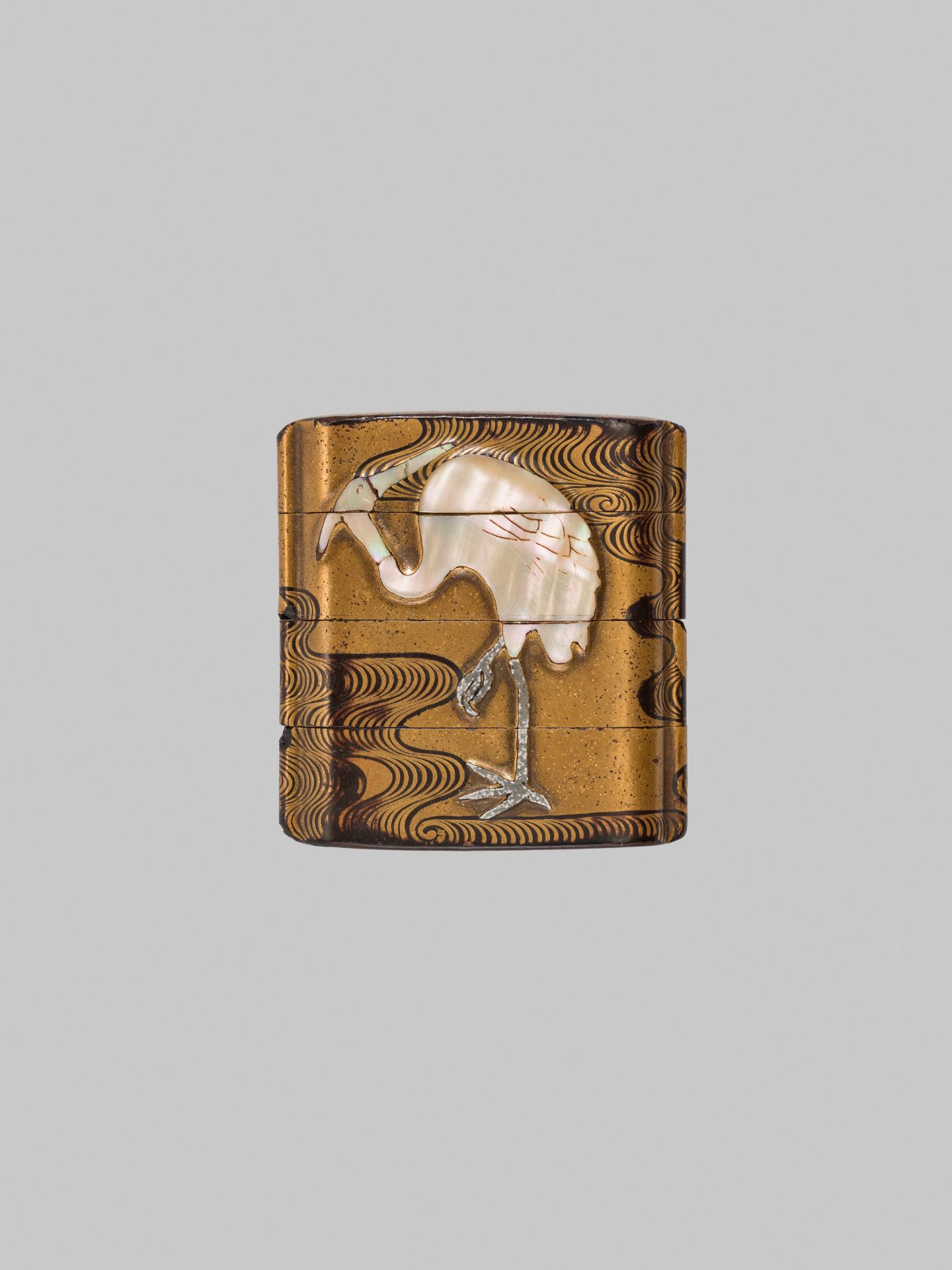 A SMALL RINPA STYLE LACQUER THREE-CASE INRO DEPICTING A HERON - Image 7 of 8