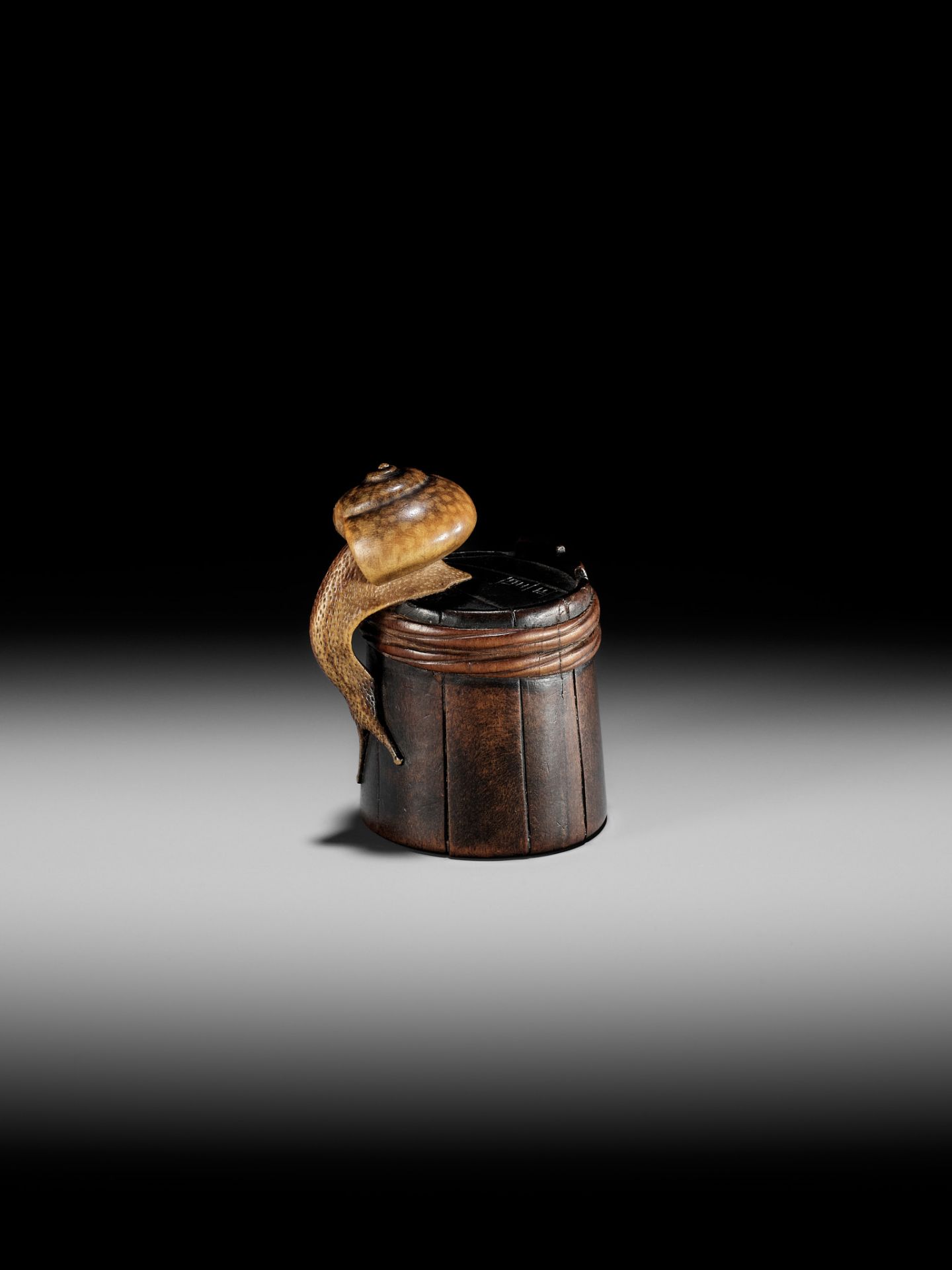 SHIGEMASA: A SUPERB WOOD NETSUKE OF A SNAIL ON BUCKET - Bild 12 aus 18