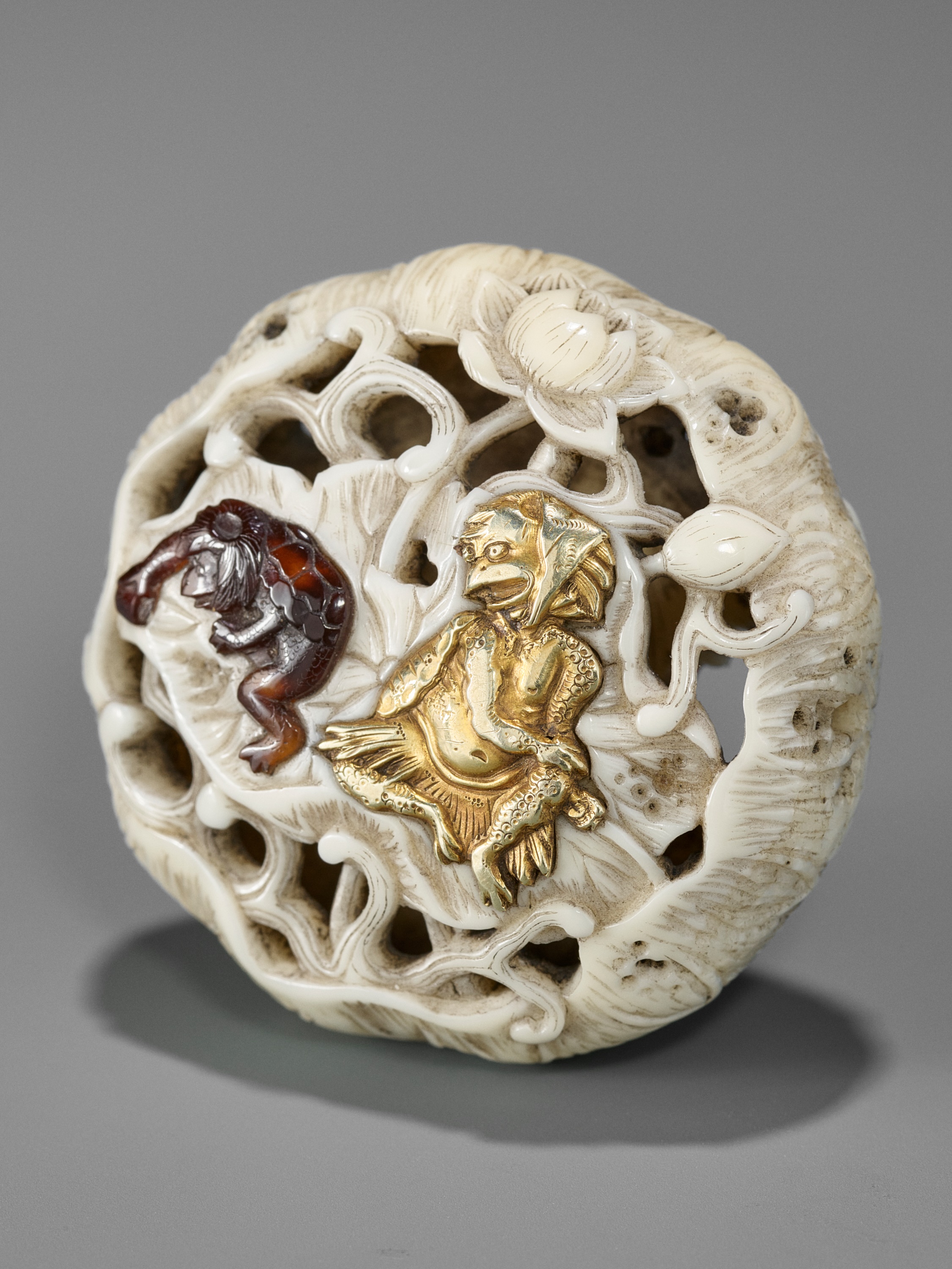 FUKU: A SUPERB GOLD-INLAID RYUSA MANJU NETSUKE DEPICTING KAPPA AND LOTUS - Image 9 of 10