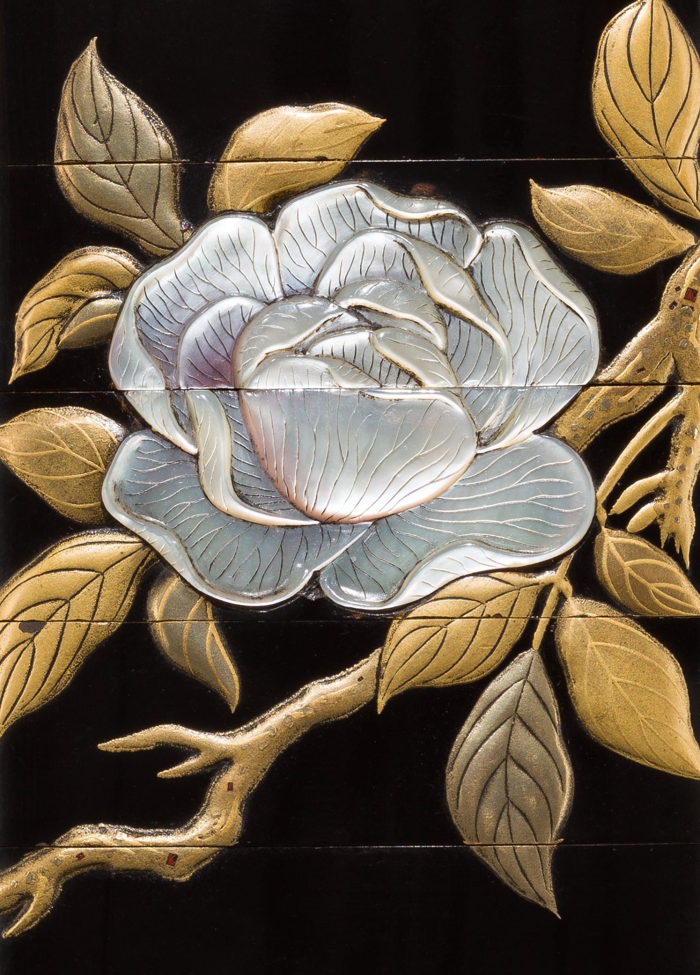 AN ELEGANT INLAID BLACK LACQUER FOUR-CASE INRO WITH CAMELLIA BLOSSOMS - Image 6 of 7