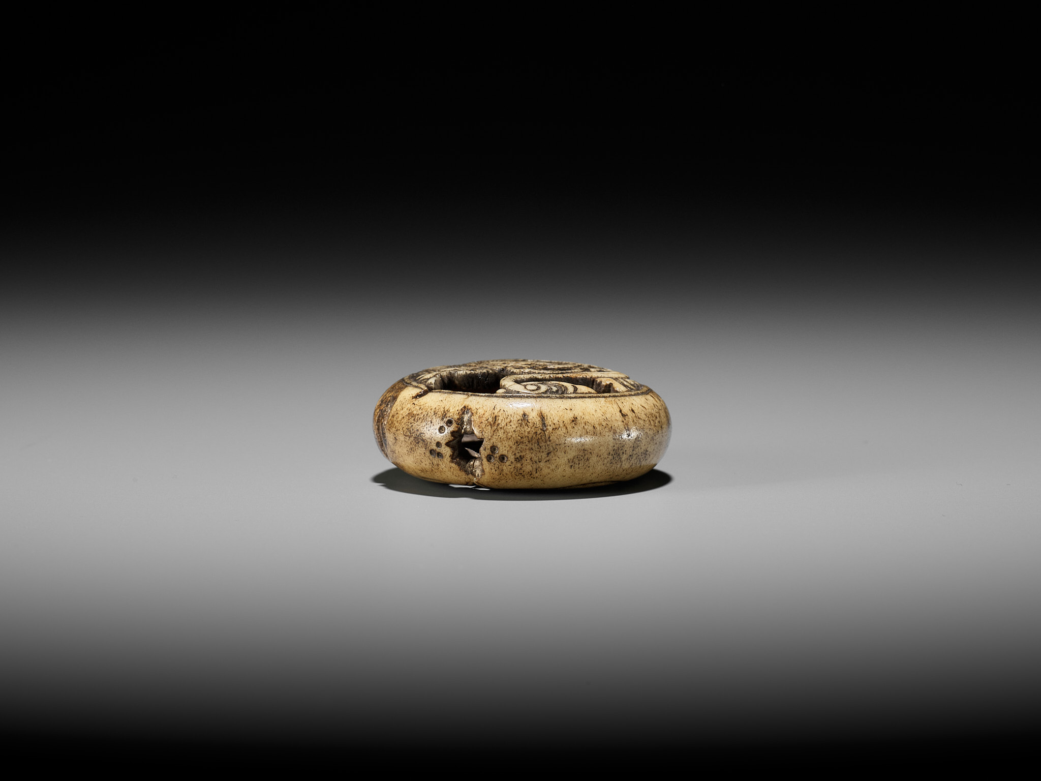 AN ANTLER RYUSA MANJU NETSUKE OF A RAIN DRAGON - Image 9 of 9