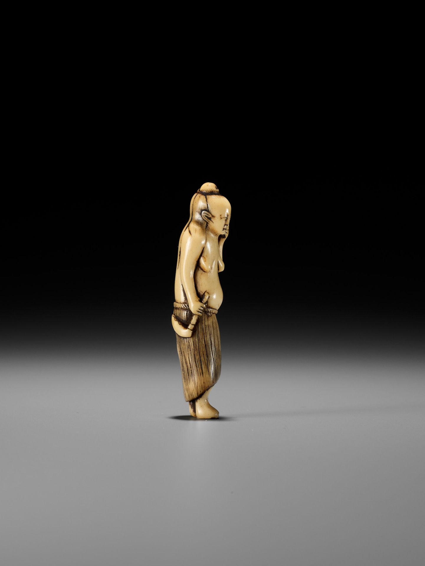 AN ANTLER NETSUKE OF A DIVING GIRL (AMA) - Image 7 of 11