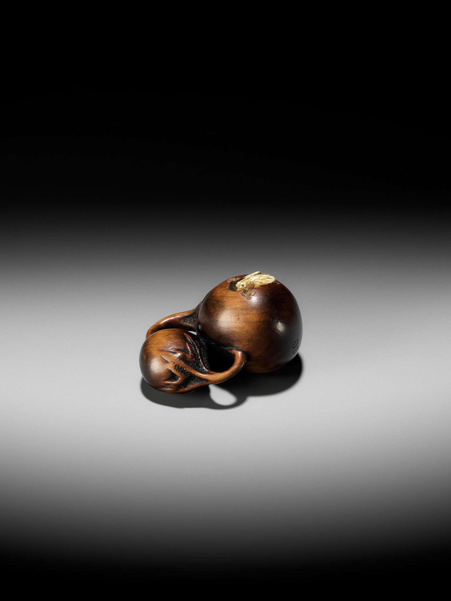 NAITO TOYOMASA: A SUPERB INLAID WOOD NETSUKE OF TWIN NASUBI (EGGPLANT) AND A FLY - Image 8 of 13