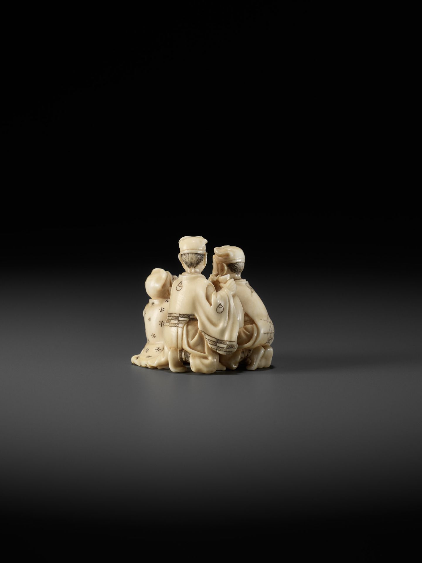 MORITA SOKO: A FINE IVORY NETSUKE DEPICTING THREE ACTORS - Image 9 of 14