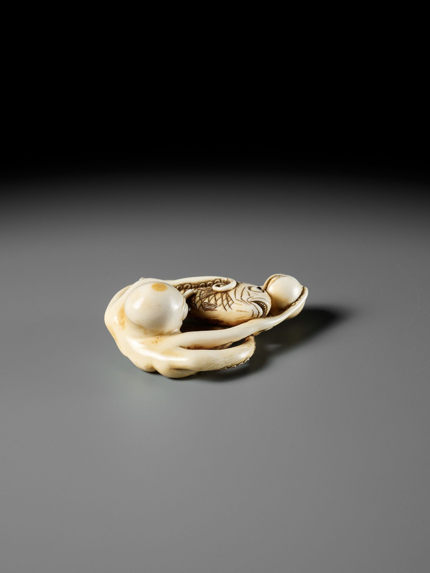 MASAKAZU: A LARGE AND IMPRESSIVE OSAKA SCHOOL IVORY NETSUKE OF AN OCTOPUS WITH CLAMS - Image 11 of 14