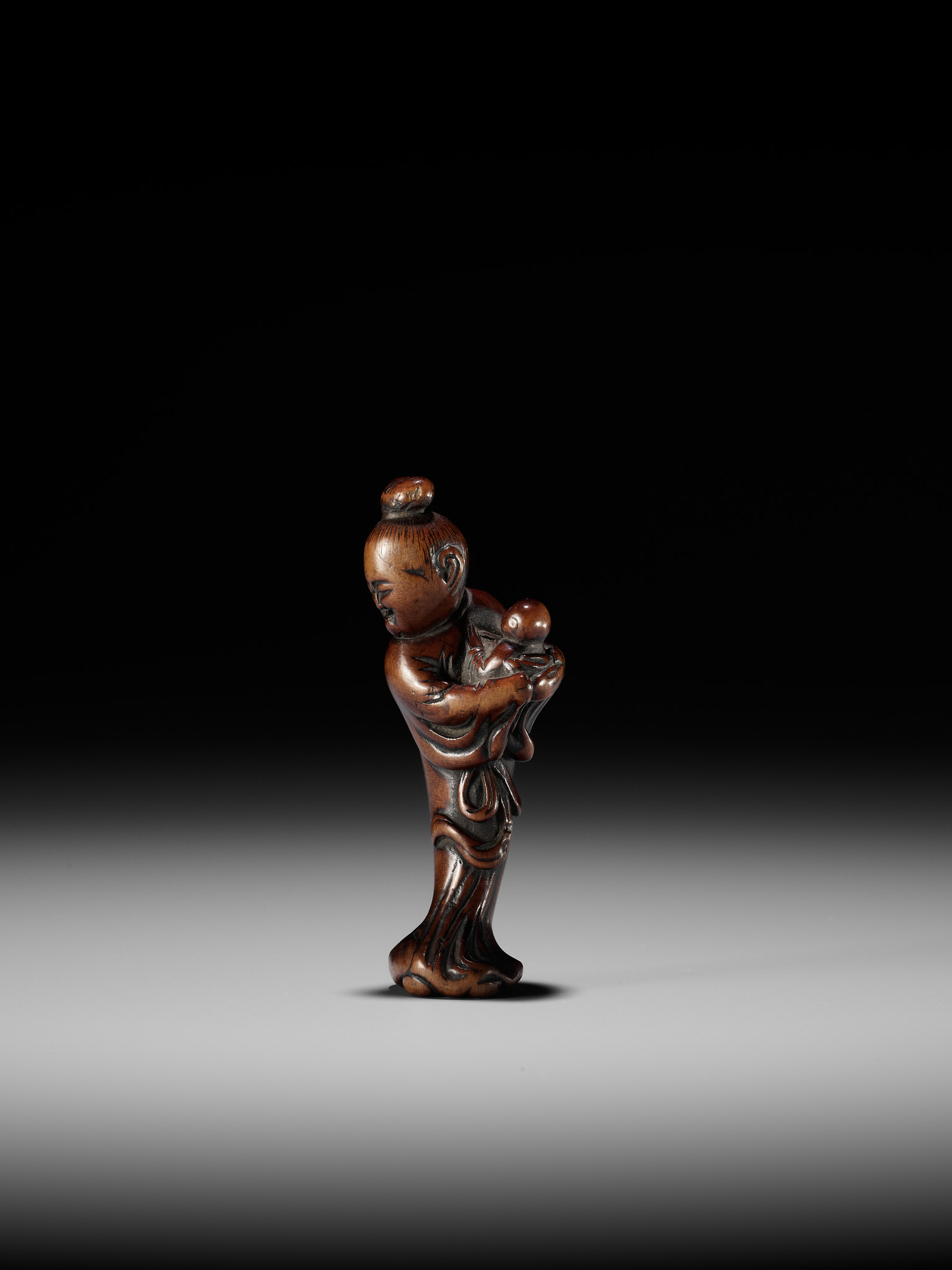 A WOOD NETSUKE OF KAKKYO'S WIFE AND CHILD - Image 7 of 12