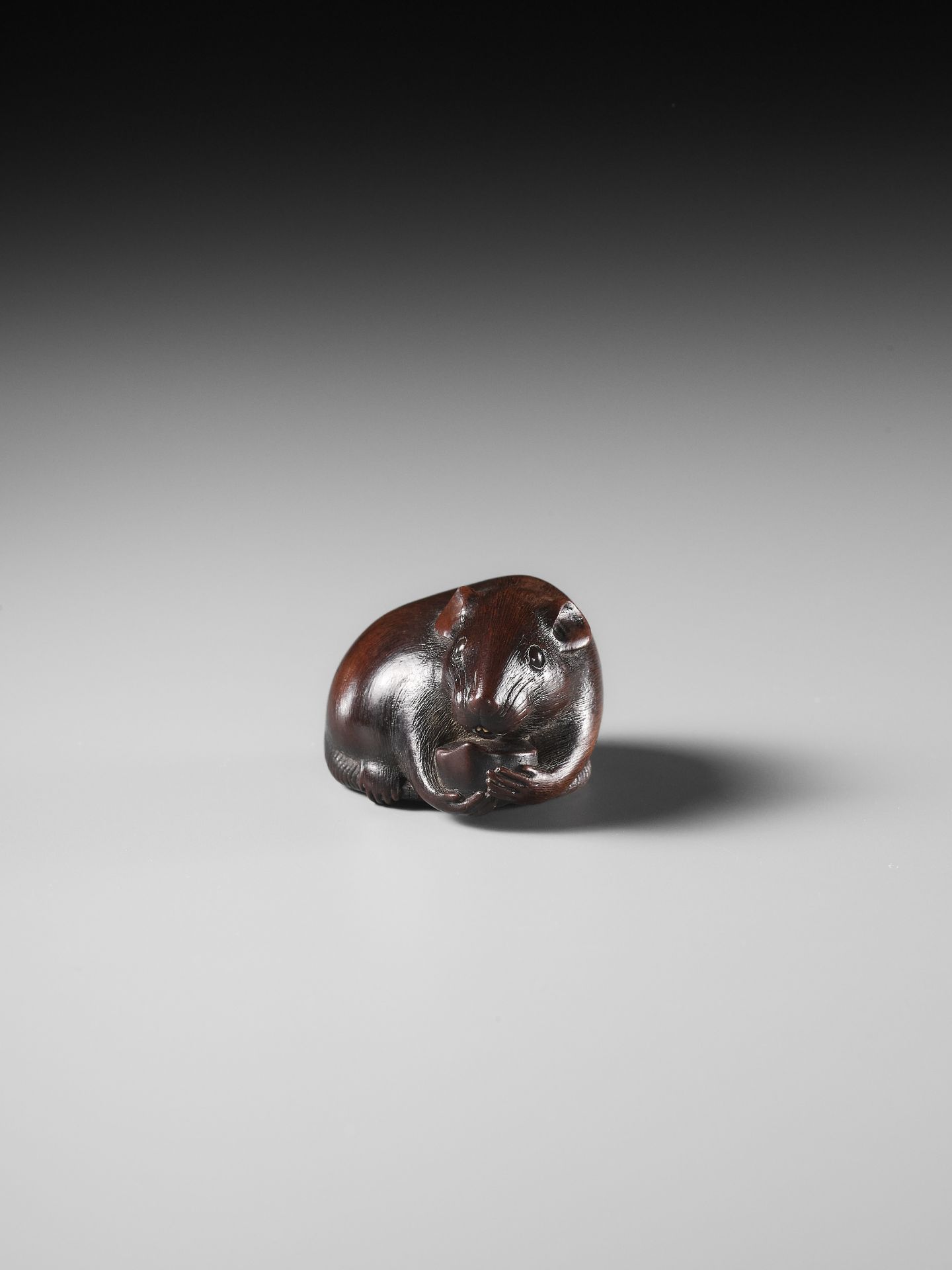 TOMOKAZU: A FINE WOOD NETSUKE OF A RAT EATING A CHESTNUT - Image 8 of 12