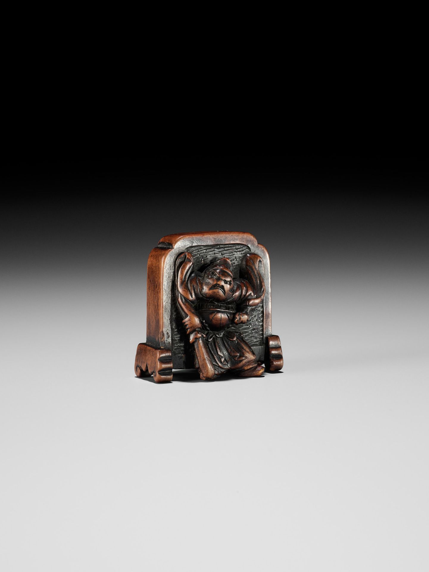 HIDEMASA: A HUMOROUS WOOD NETSUKE OF SHOKI AND ONI - Bild 6 aus 10