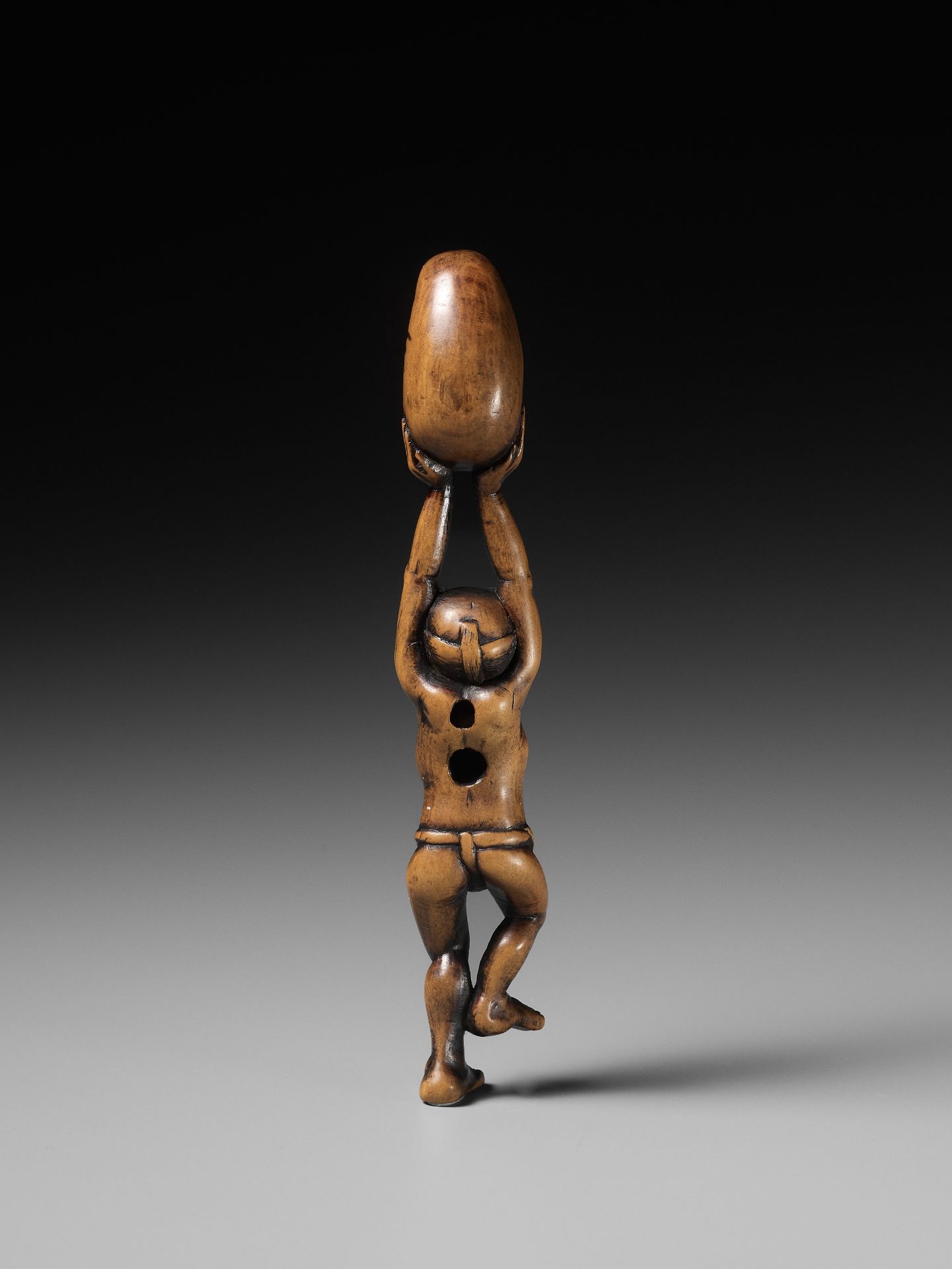 A POWERFUL WOOD NETSUKE OF A DANCING MAN WITH A DARUMA DOLL - Image 7 of 12