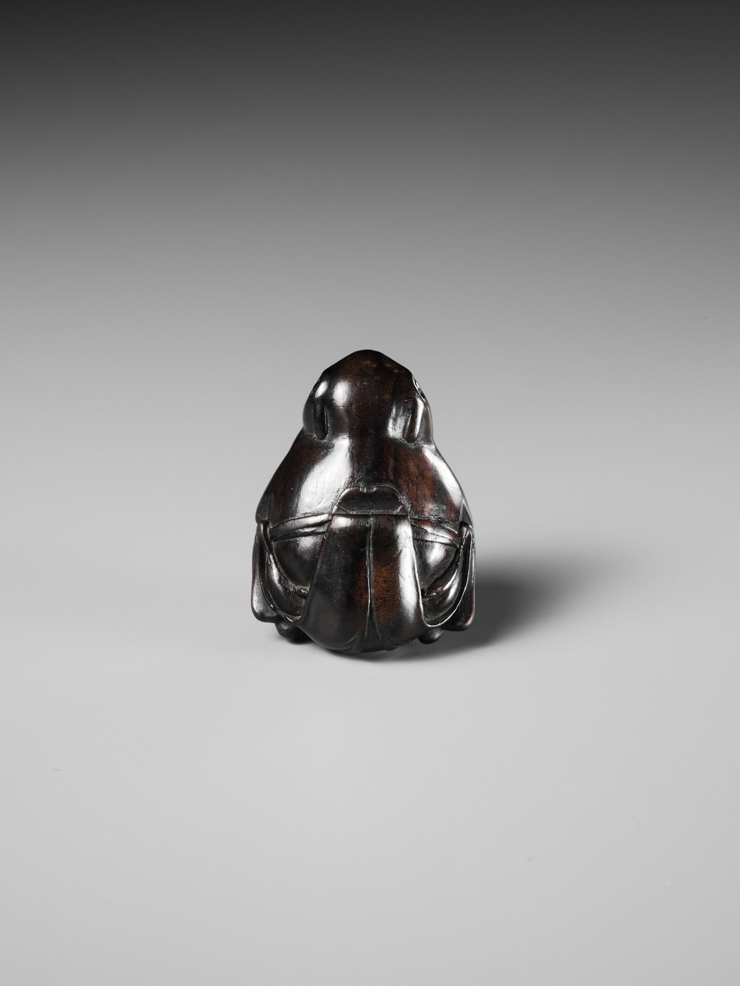 A RARE DARK WOOD NETSUKE OF A SUMO WRESTLING FROG - Image 3 of 13