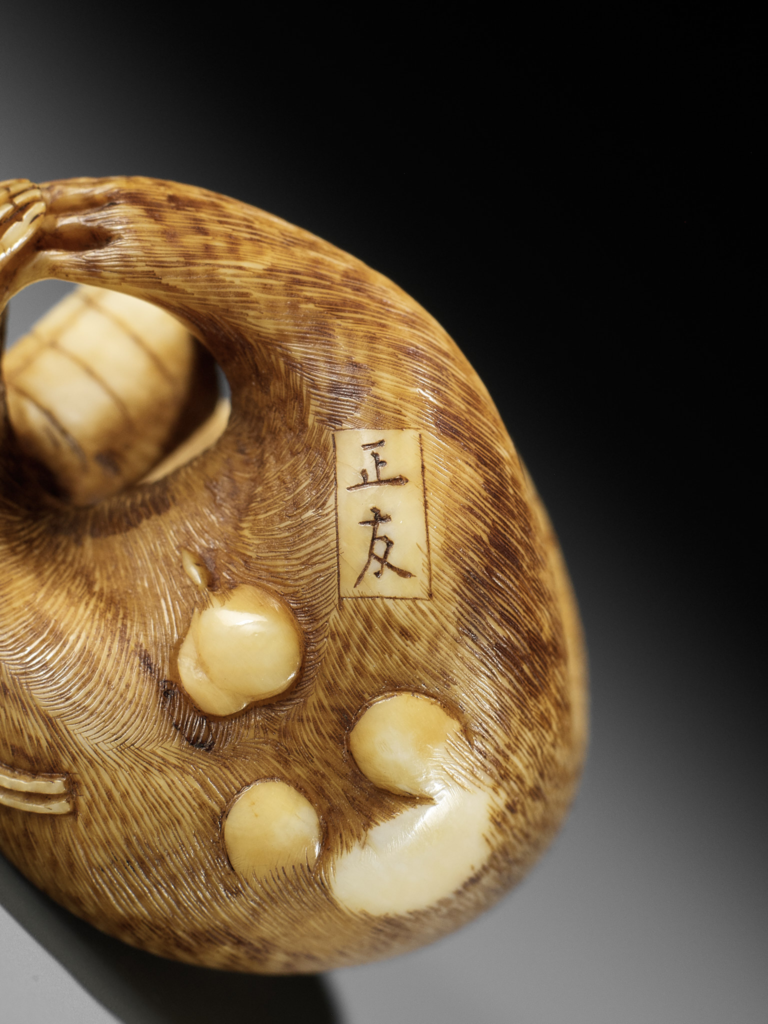 MASATOMO: AN AMUSING IVORY NETSUKE OF A SEATED MONKEY STUDYING A PEACH NETSUKE - Image 14 of 15