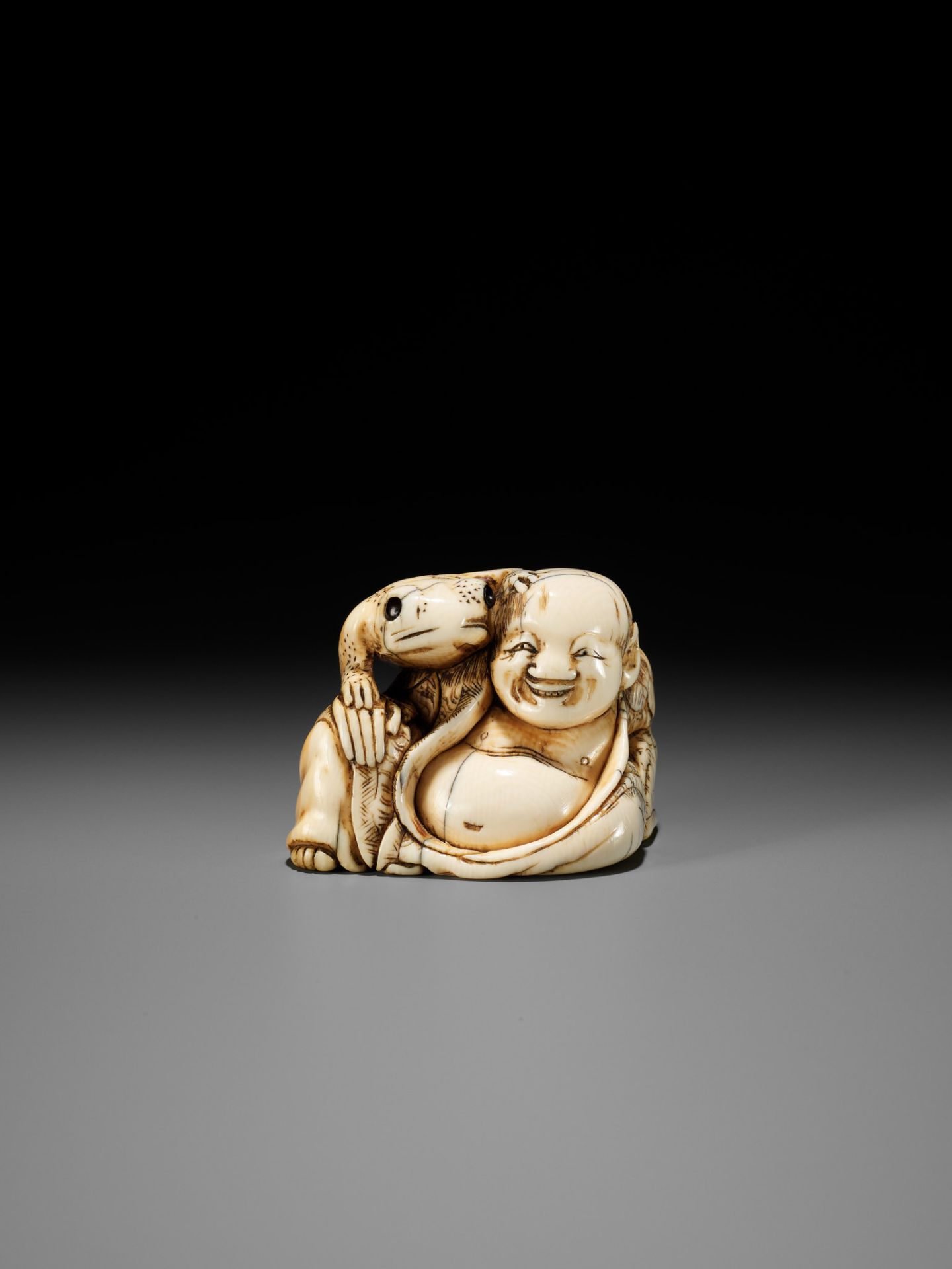 MASAMORI: A LARGE KYOTO SCHOOL IVORY NETSUKE OF GAMA SENNIN - Bild 3 aus 11