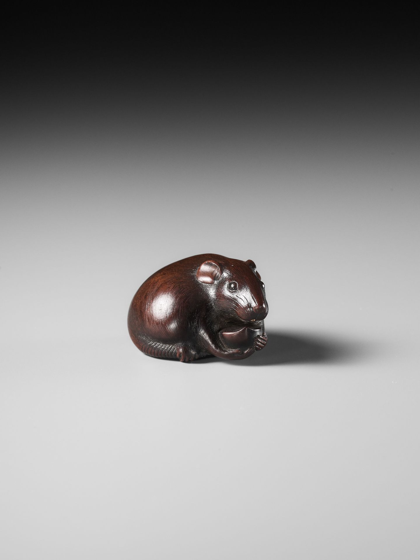 TOMOKAZU: A FINE WOOD NETSUKE OF A RAT EATING A CHESTNUT - Image 2 of 12