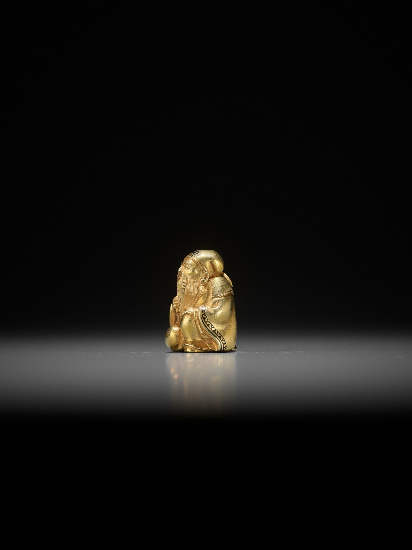 TAKACHIKA: A VERY RARE SOLID GOLD OJIME SET OF THE SEVEN LUCKY GODS (SHICHIFUKUJIN) - Bild 43 aus 61