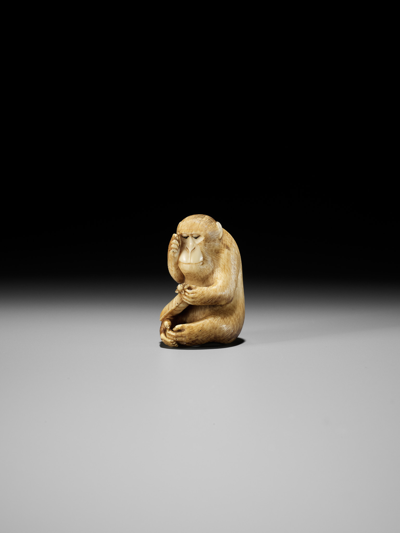 MASATOMO: AN AMUSING IVORY NETSUKE OF A SEATED MONKEY STUDYING A PEACH NETSUKE - Image 11 of 15