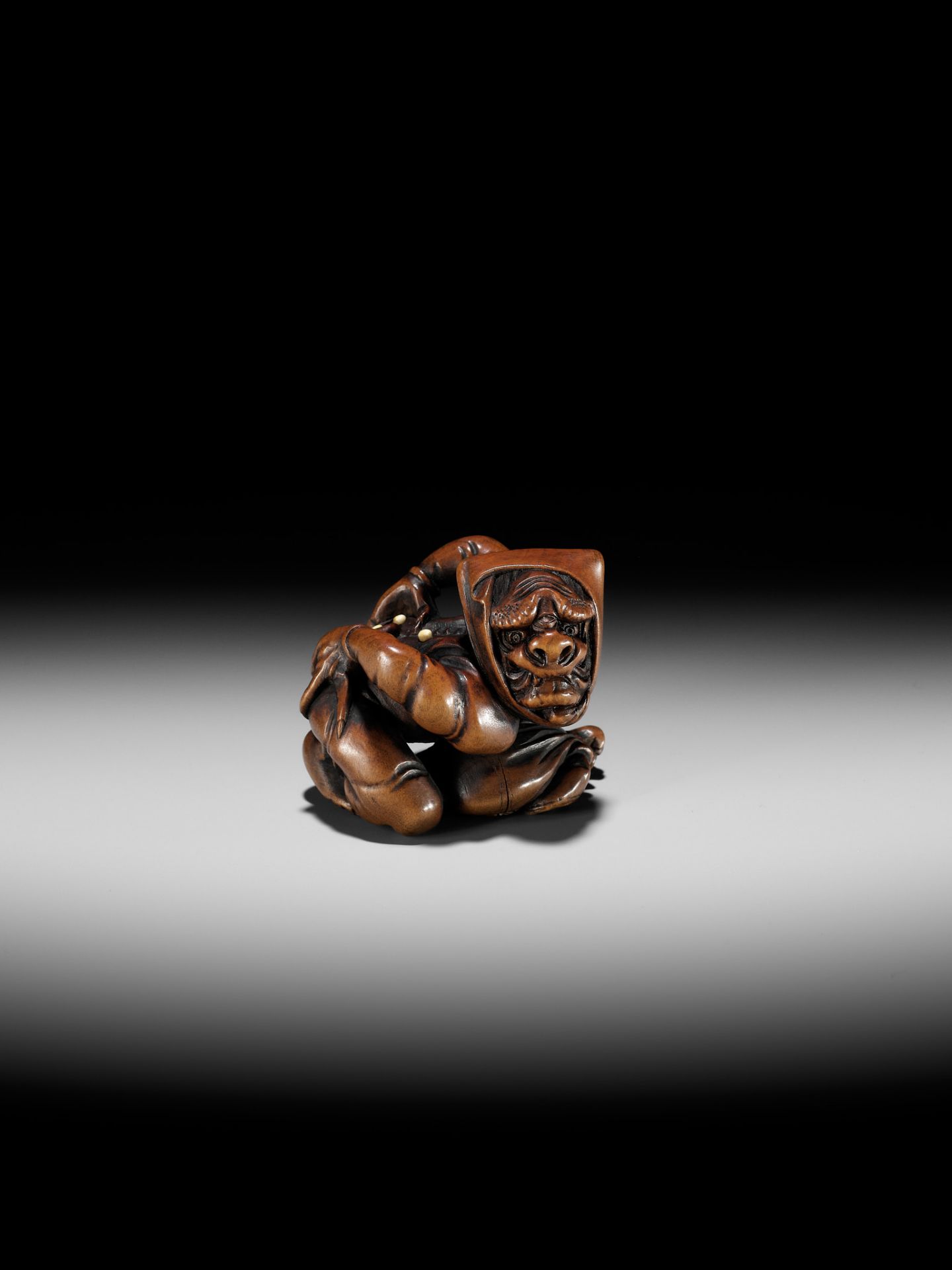 HOSHUNSAI MASAYUKI: A SUPERB INLAID WOOD NETSUKE OF AN ONI AT SETSUBUN - Bild 4 aus 15