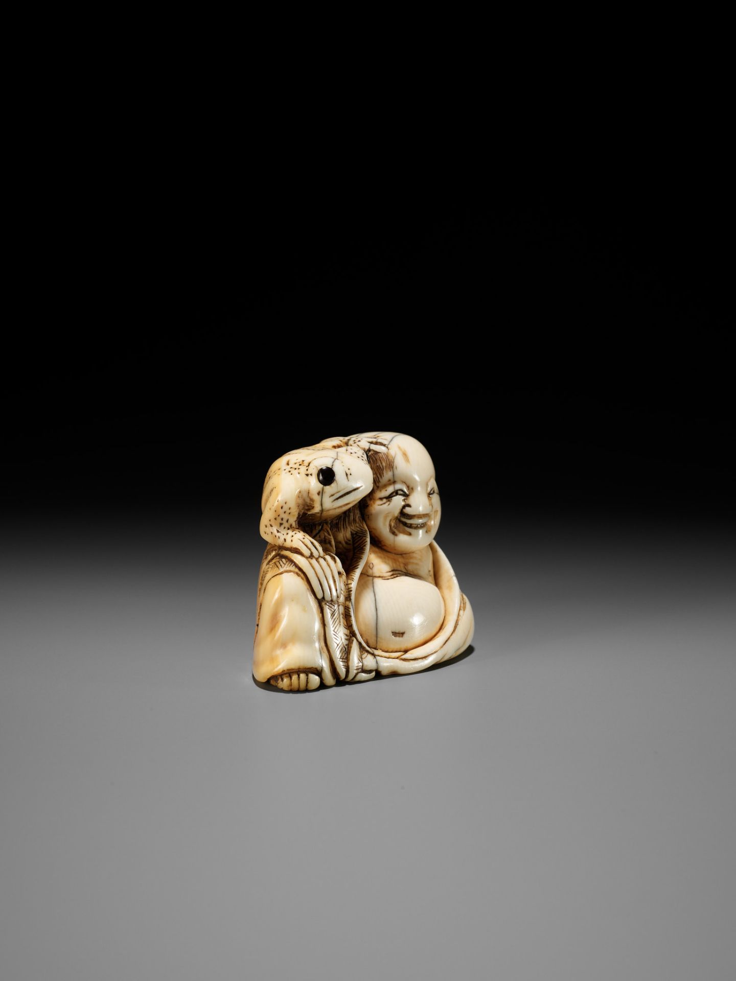 MASAMORI: A LARGE KYOTO SCHOOL IVORY NETSUKE OF GAMA SENNIN - Bild 7 aus 11