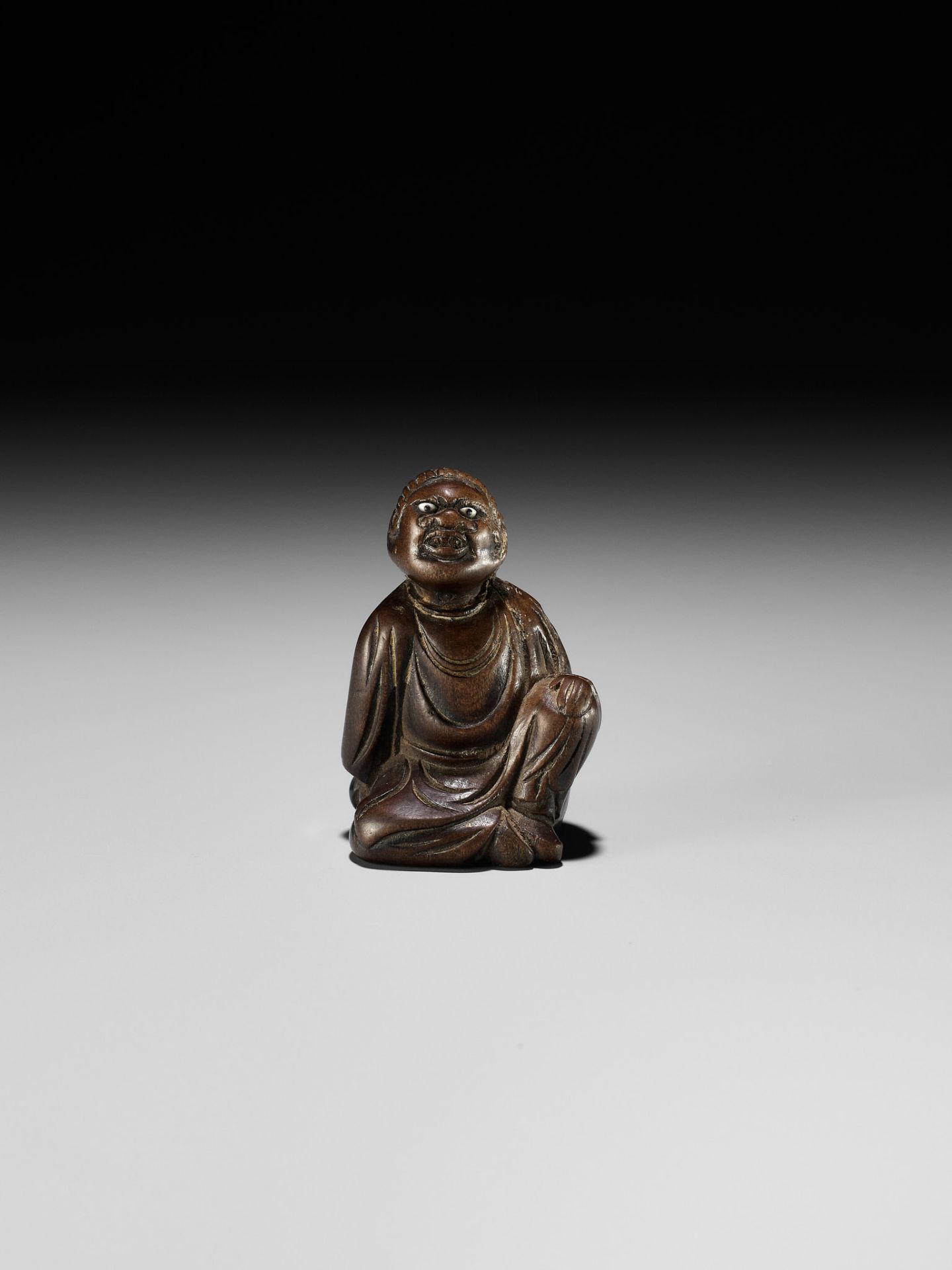 A FINE NETSUKE OF A SEATED IMMORTAL, ATTRIBUTED TO MIWA - Bild 10 aus 14