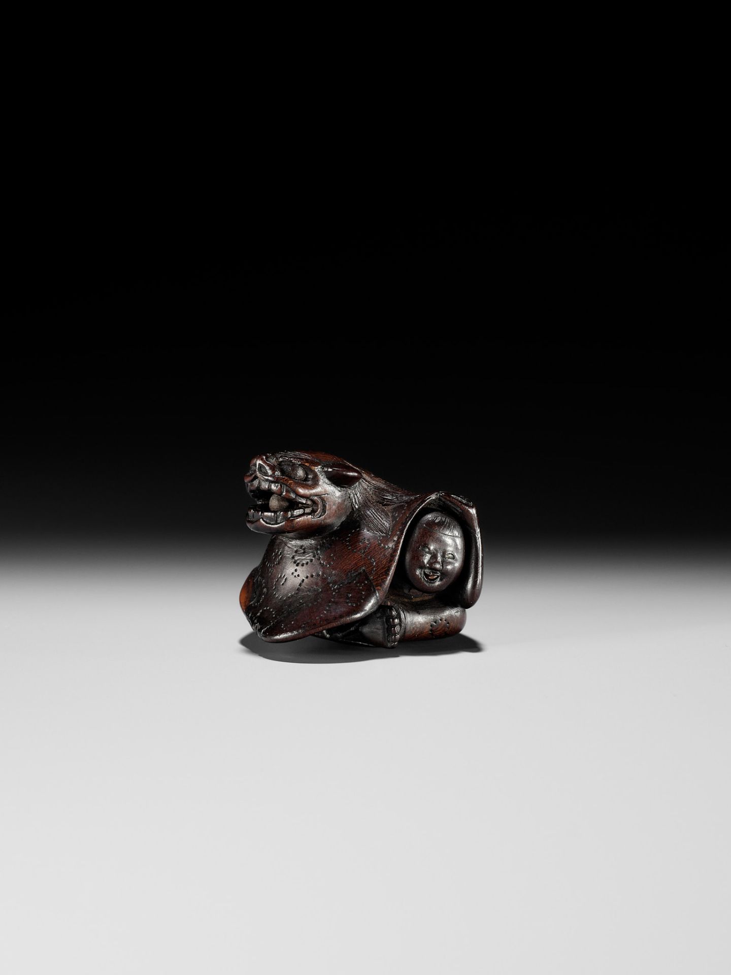 MIWA: A FINE WOOD NETSUKE OF A BOY AT SHISHIMAI - Bild 10 aus 13