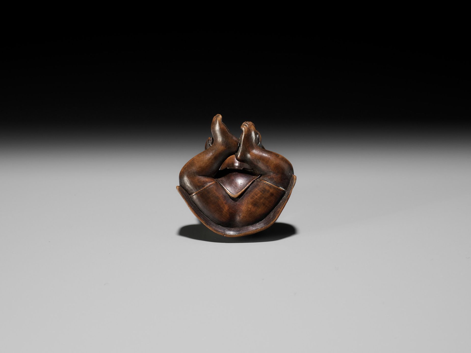 A CHARMING EDO SCHOOL WOOD NETSUKE OF A SEATED BOY - Image 9 of 9