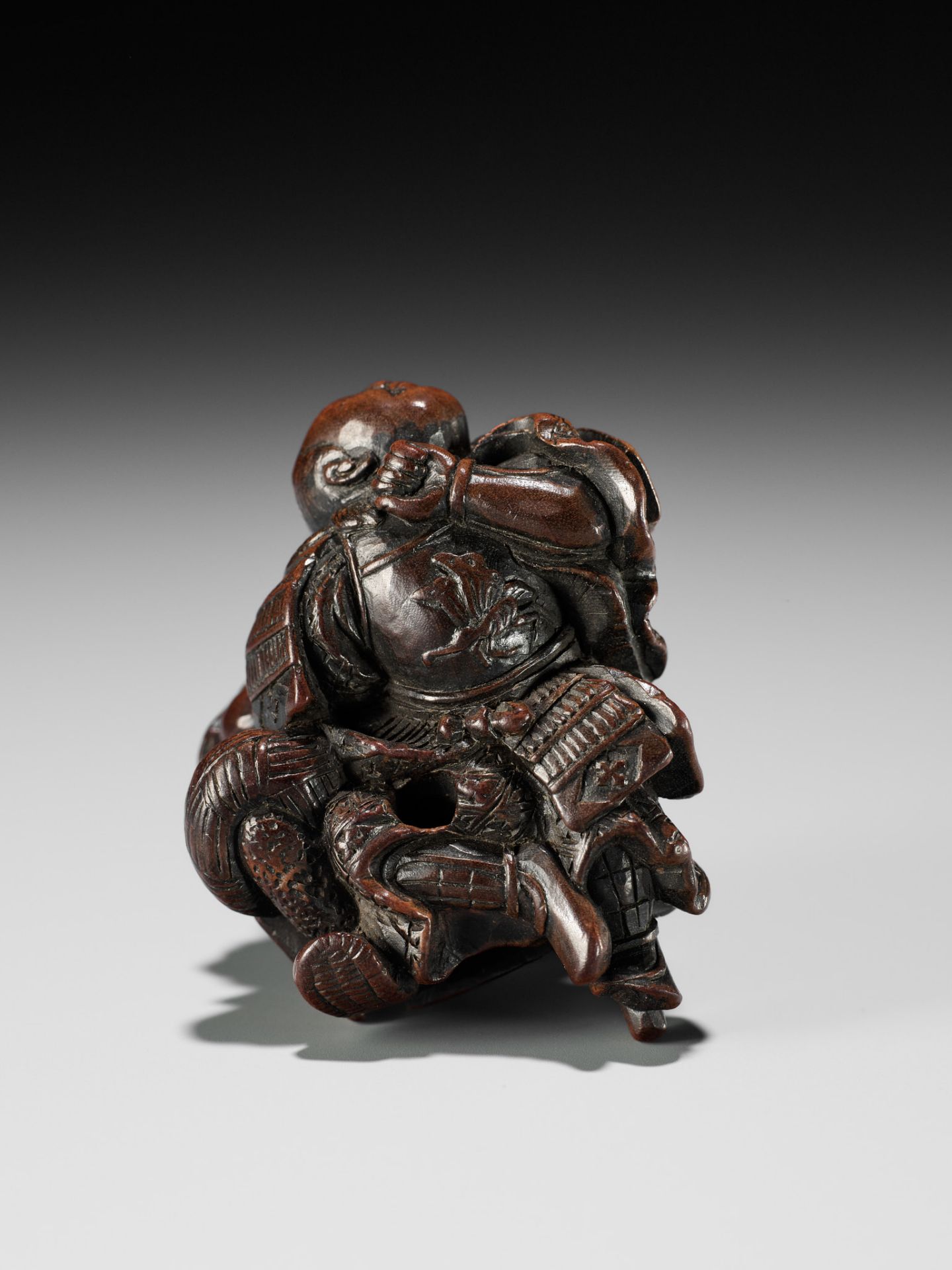 MASATOSHI: A RARE WOOD NETSUKE OF KUMAGAI NAOZANE AND TAIRA ATSUMORI IN COMBAT - Bild 2 aus 15