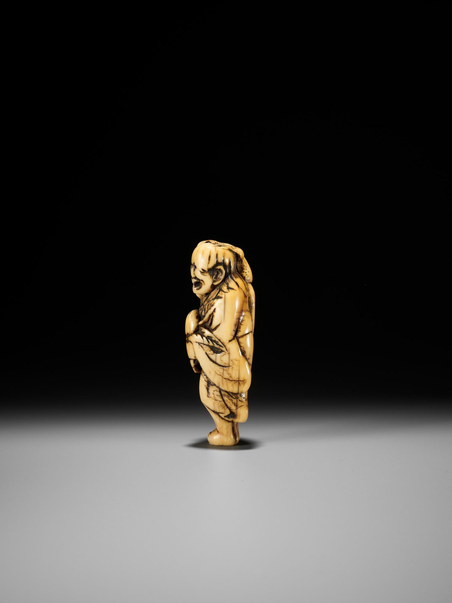 MASAMORI: A GOOD KYOTO SCHOOL IVORY NETSUKE OF GAMA SENNIN - Bild 7 aus 14