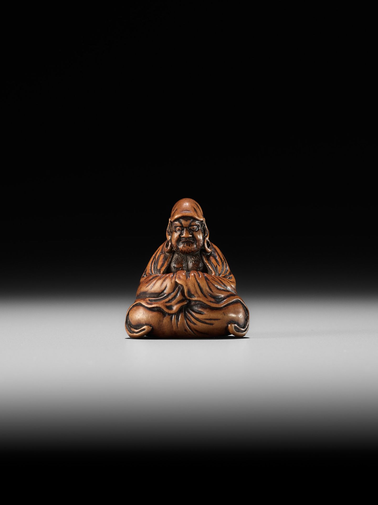 MINKOKU: A SUPERB WOOD NETSUKE OF DARUMA - Bild 3 aus 14