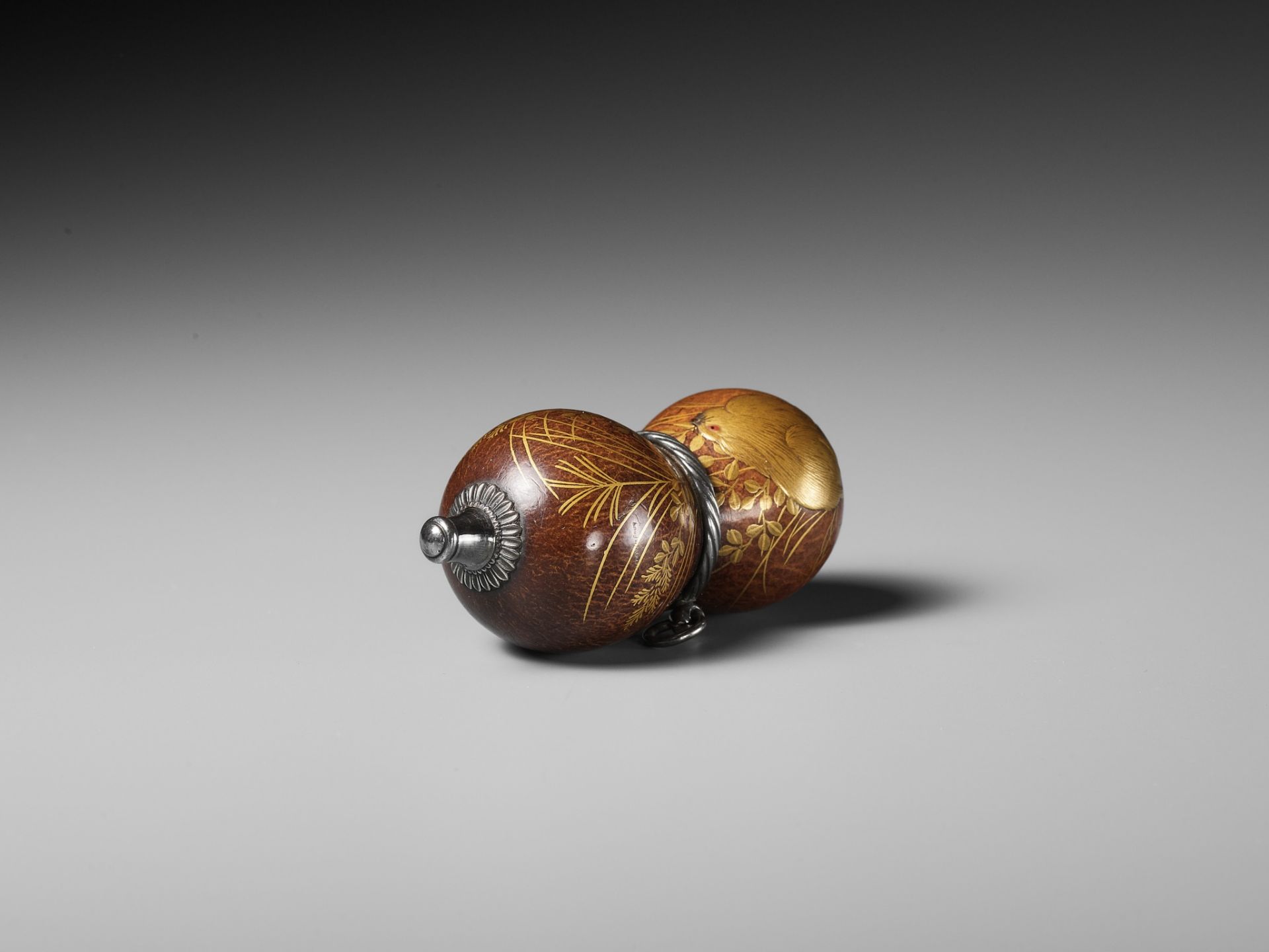 A FINE AND LARGE LACQUERED GOURD NETSUKE WITH A CHUBBY HARE AMONGST AUTUMN GRASSES - Image 10 of 11