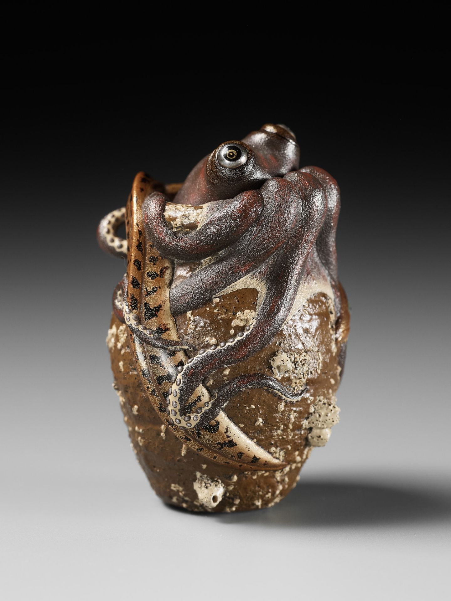 UNRYUAN: A SUPERB CONTEMPORARY LACQUER NETSUKE OF A TAKOTSUBO, OCTOPUS POT - Image 2 of 21