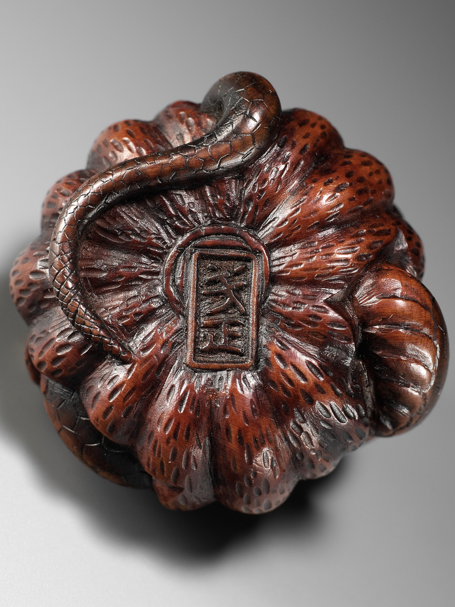 SHIGEMASA: A FINE NAGOYA SCHOOL WOOD NETSUKE OF SNAKE WINDING THROUGH A PUMPKIN - Image 11 of 11