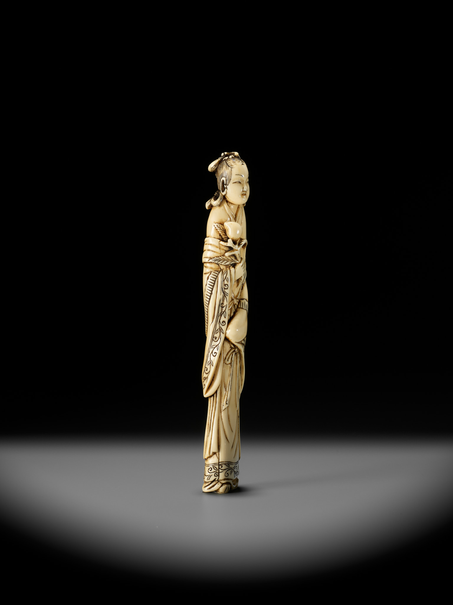 A TALL IVORY NETSUKE OF SEIOBO - Image 10 of 12