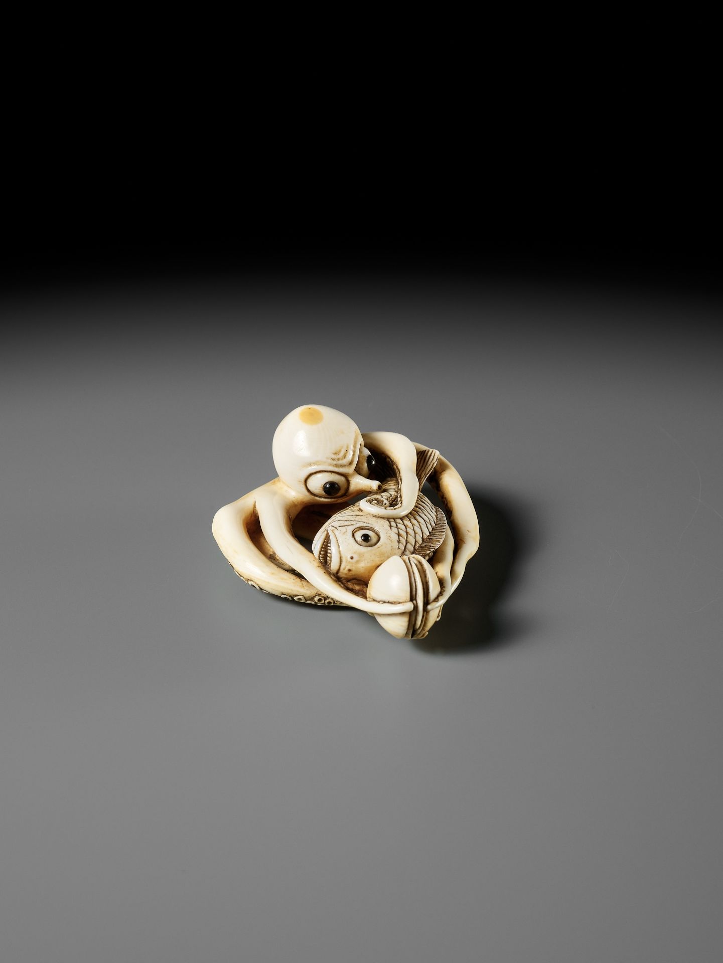 MASAKAZU: A LARGE AND IMPRESSIVE OSAKA SCHOOL IVORY NETSUKE OF AN OCTOPUS WITH CLAMS - Image 7 of 14