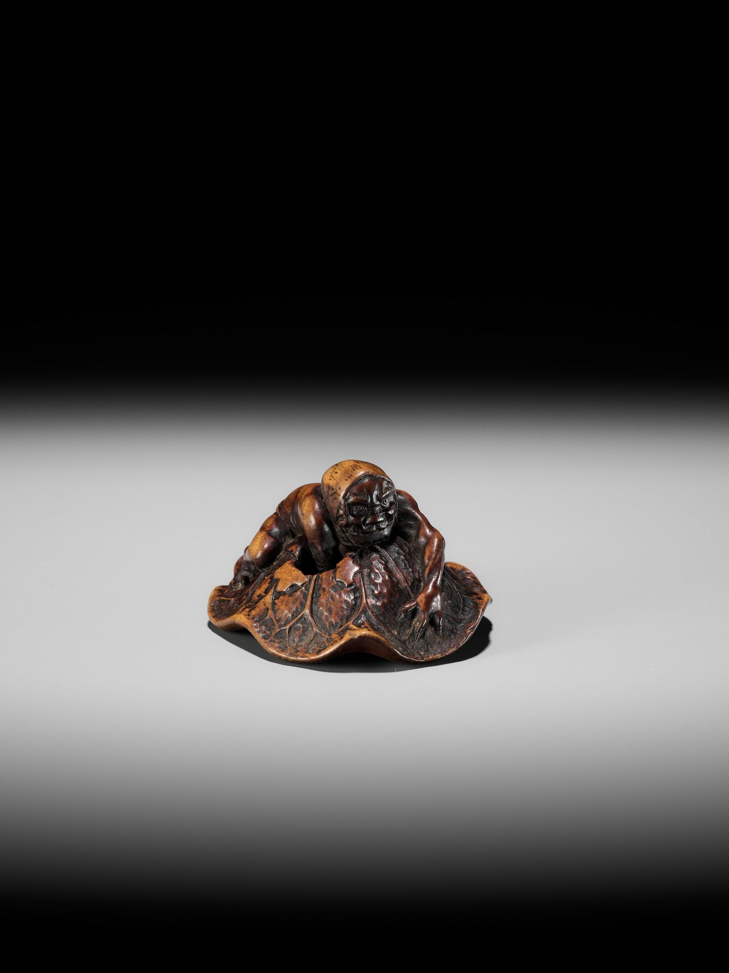 HOSHUNSAI MASAYUKI: A FINE WOOD NETSUKE OF AN ONI CATCHING A TERRAPIN - Image 3 of 13