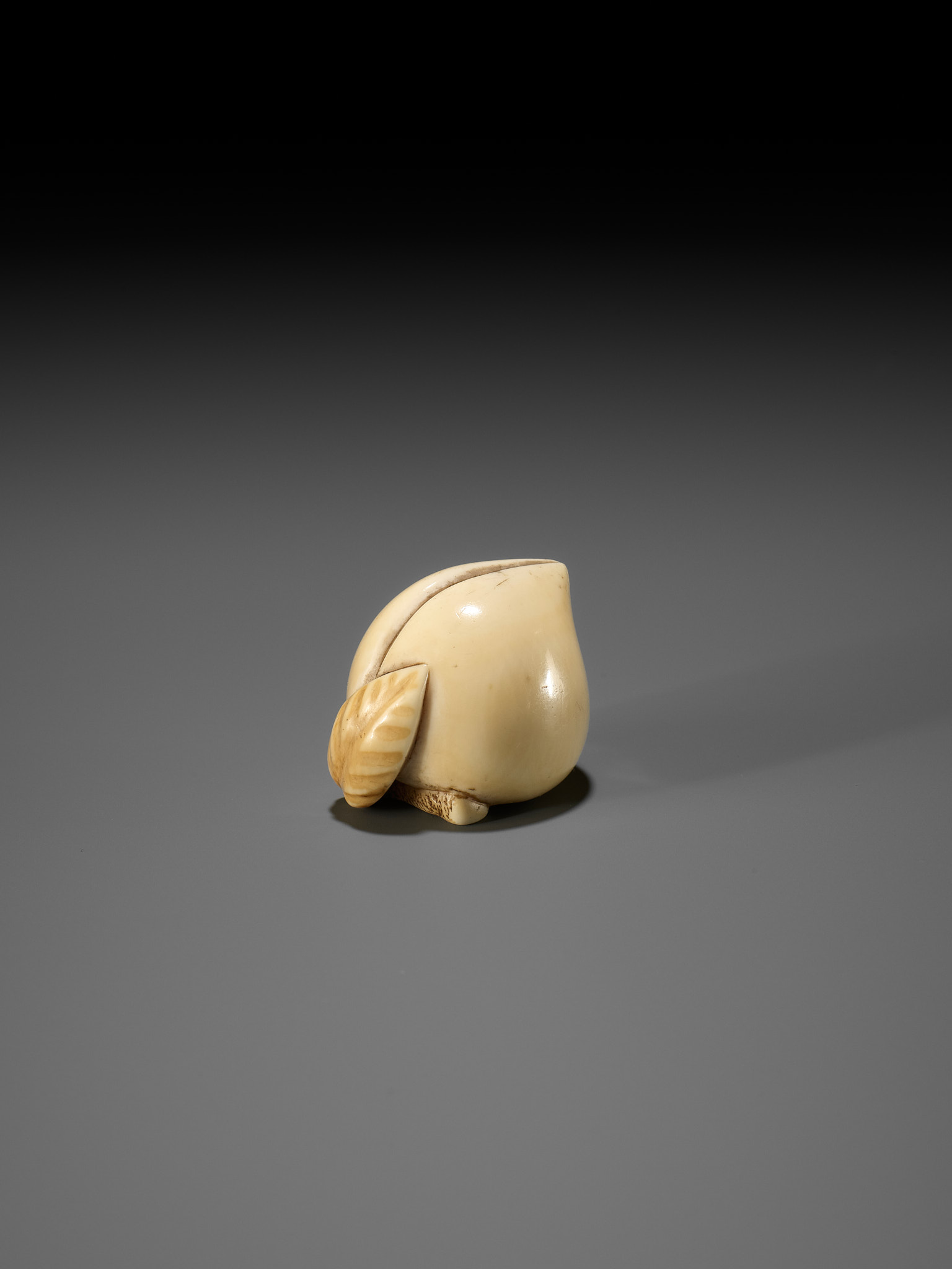 RANICHI: AN IVORY NETSUKE OF A PEACH - Image 9 of 12