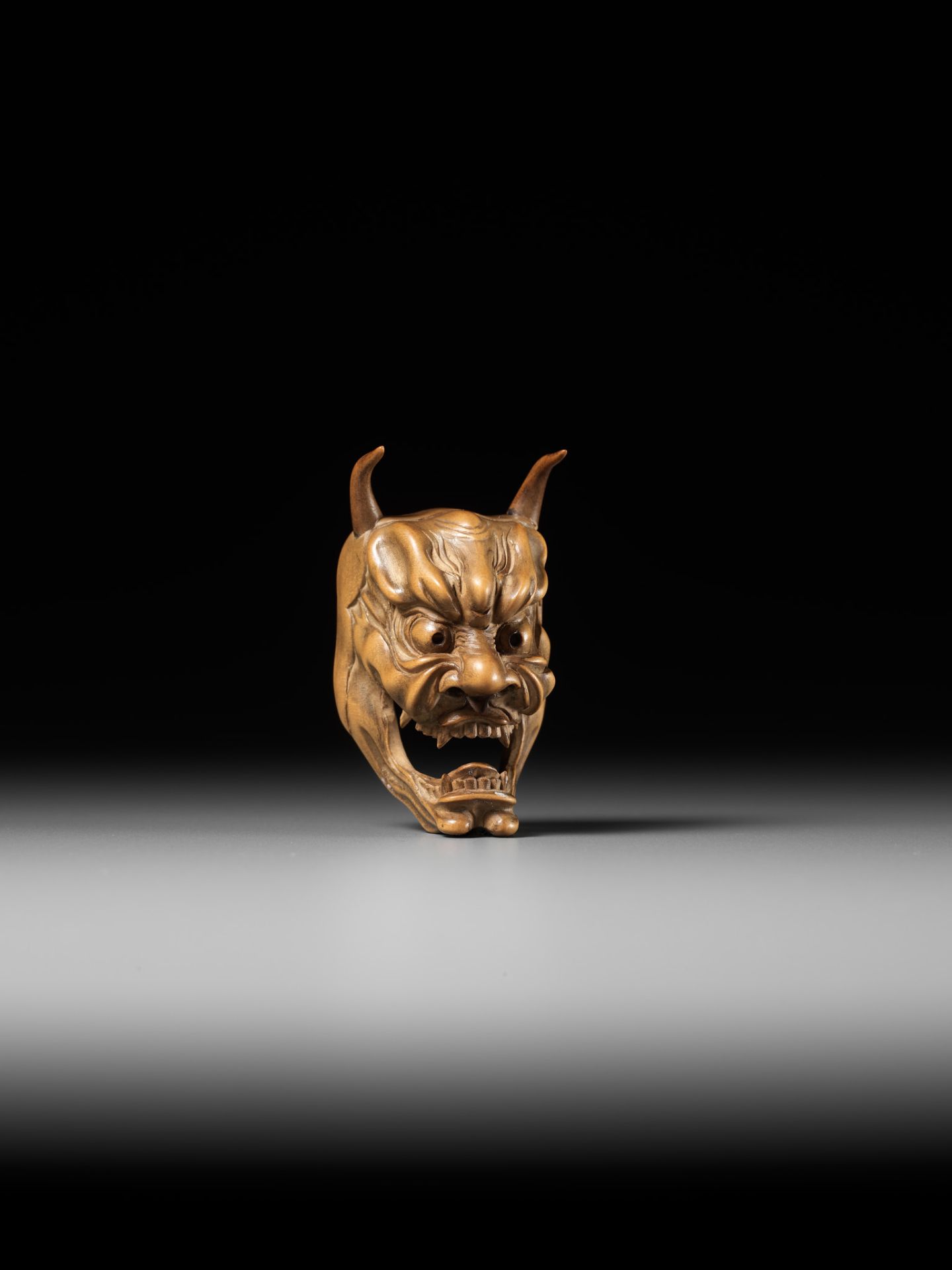 KOKEISAI SANSHO: A SUPERB PALE BOXWOOD MASK NETSUKE OF HANNYA - Bild 11 aus 14