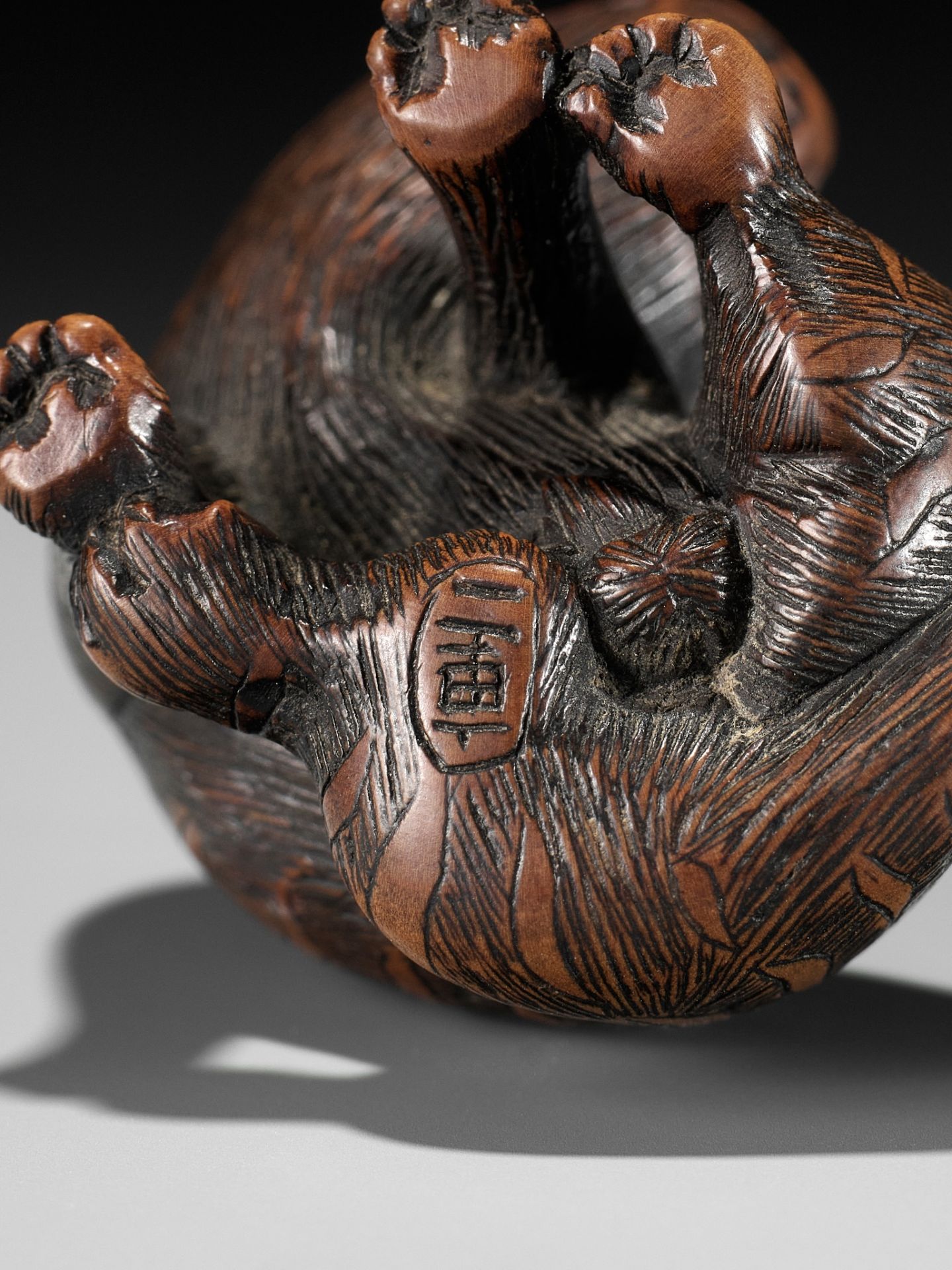 SHIGEKAZU: A FINE WOOD NETSUKE OF A TIGER - Image 14 of 15