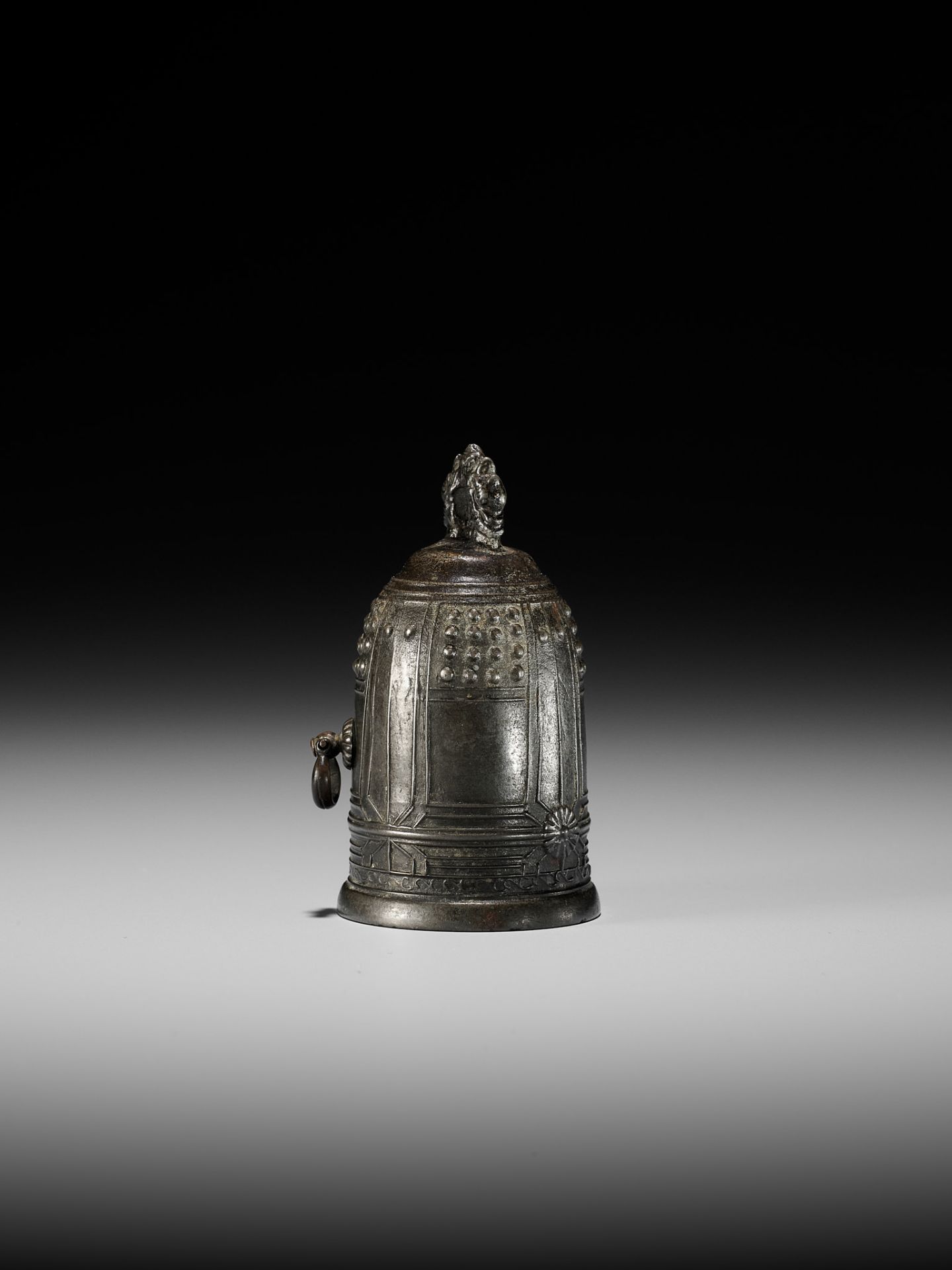 A VERY RARE BRONZE NETSUKE OF A TEMPLE BELL, BONSHO - Image 6 of 8