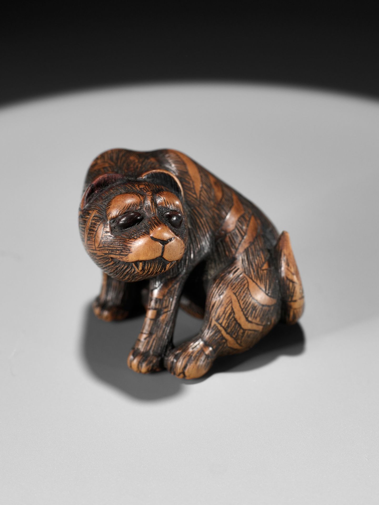 SHIGEKAZU: A FINE WOOD NETSUKE OF A TIGER - Image 13 of 15