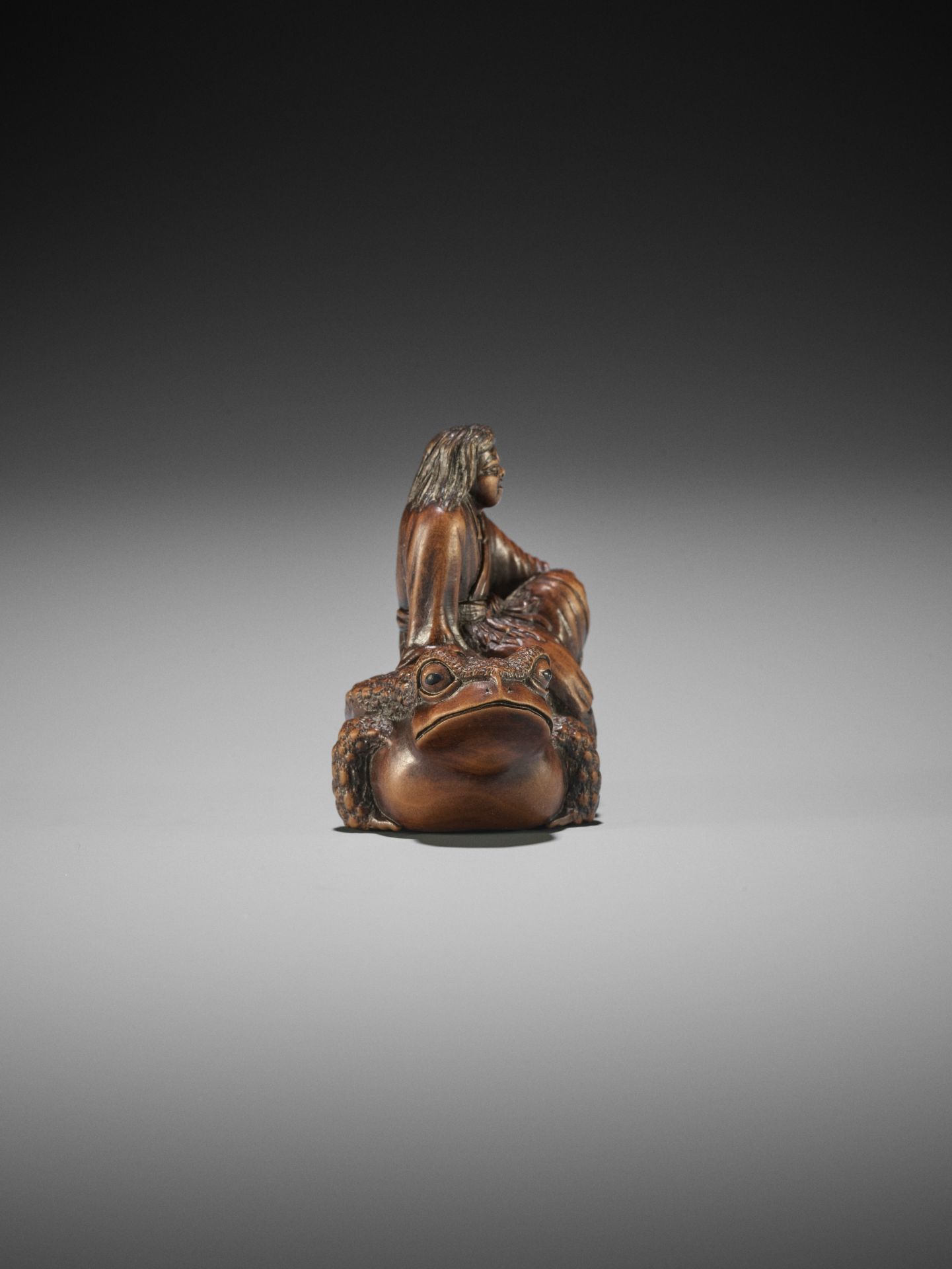 MASANAO: A RARE WOOD NETSUKE OF GAMA SENNIN SEATED ON THE FROG GOD SEIAJIN - Image 12 of 15