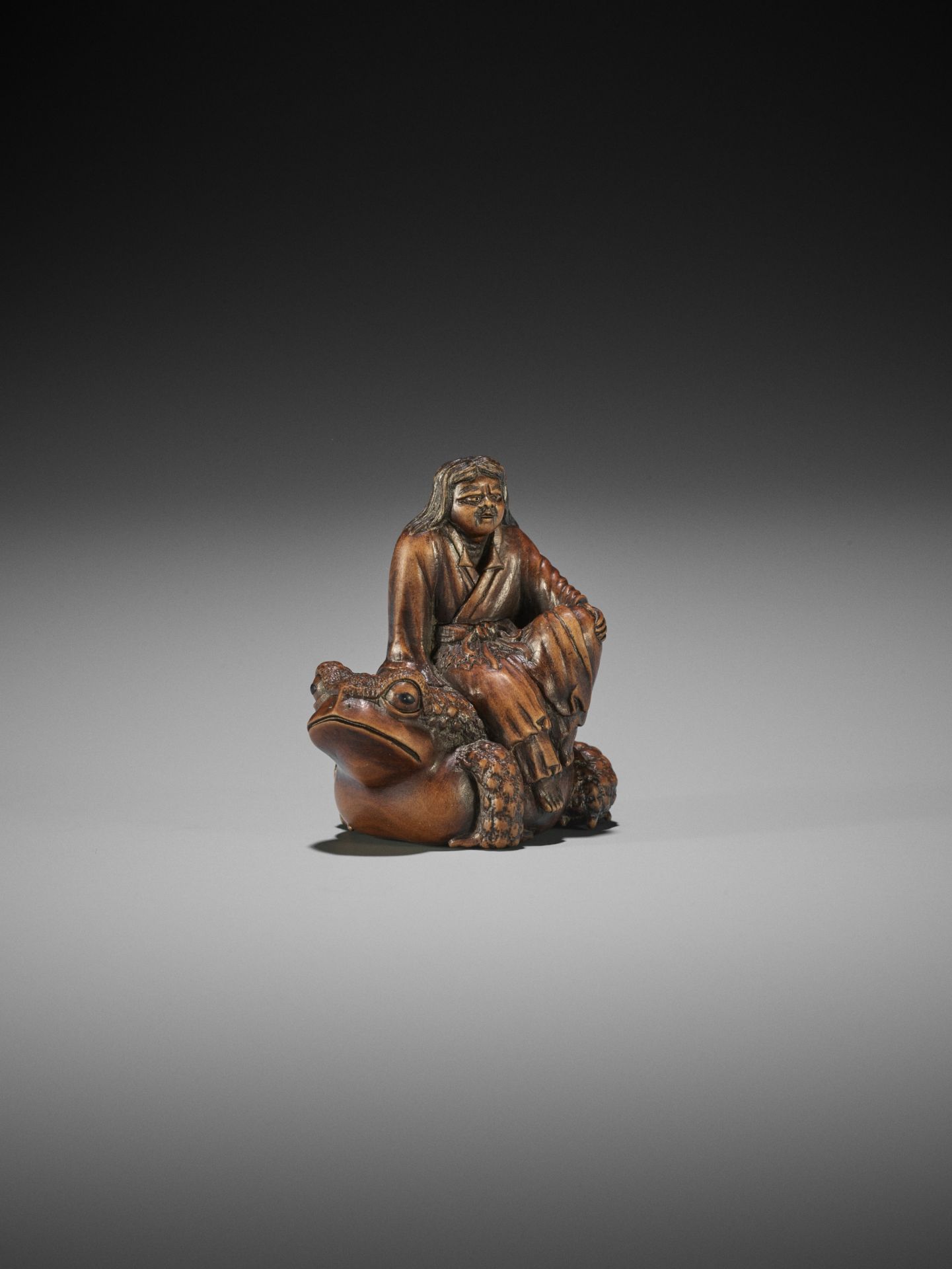 MASANAO: A RARE WOOD NETSUKE OF GAMA SENNIN SEATED ON THE FROG GOD SEIAJIN - Image 9 of 15