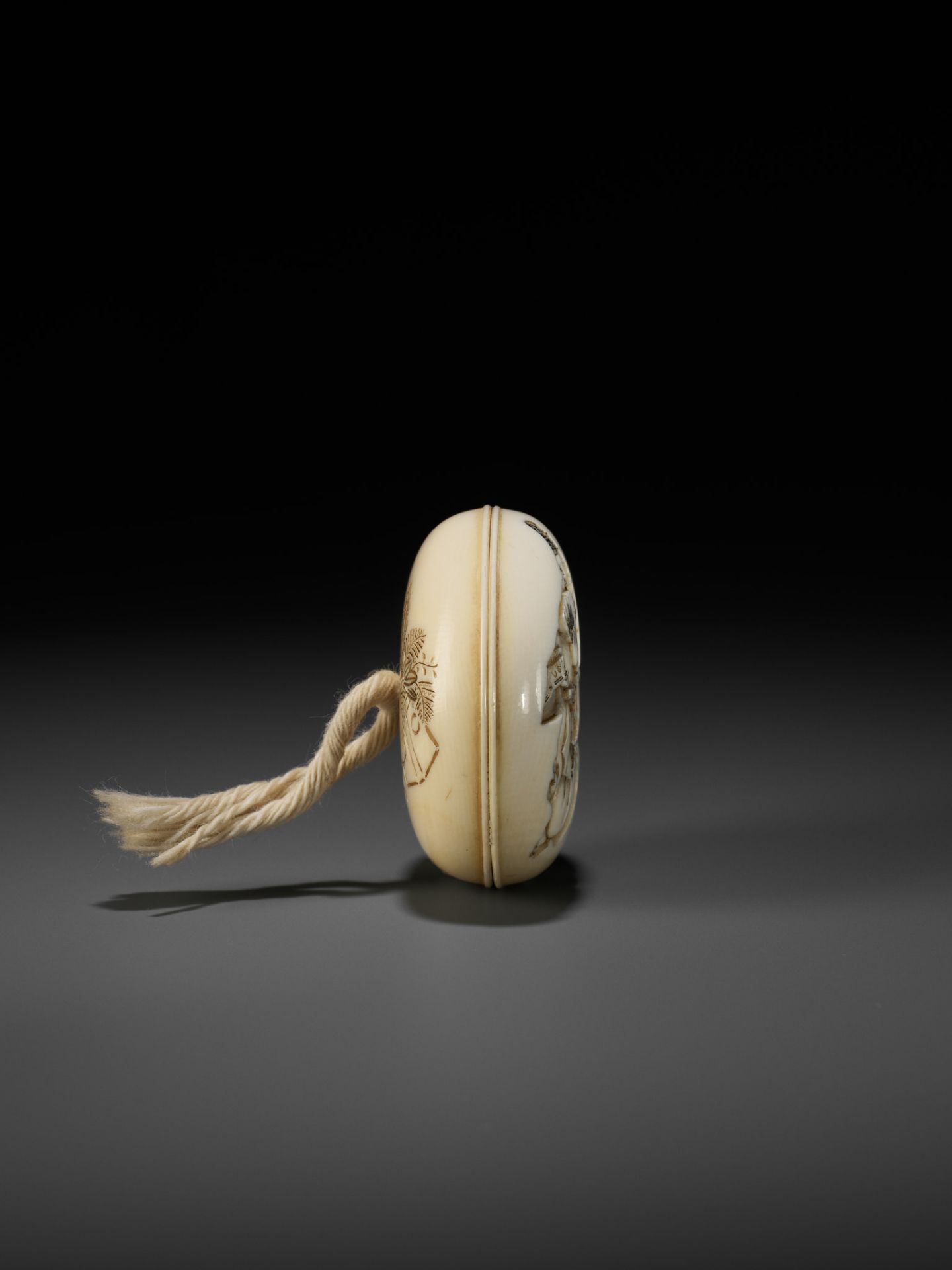 HOGYOKU: AN IVORY MANJU NETSUKE OF TWO MANZAI DANCERS - Image 7 of 12