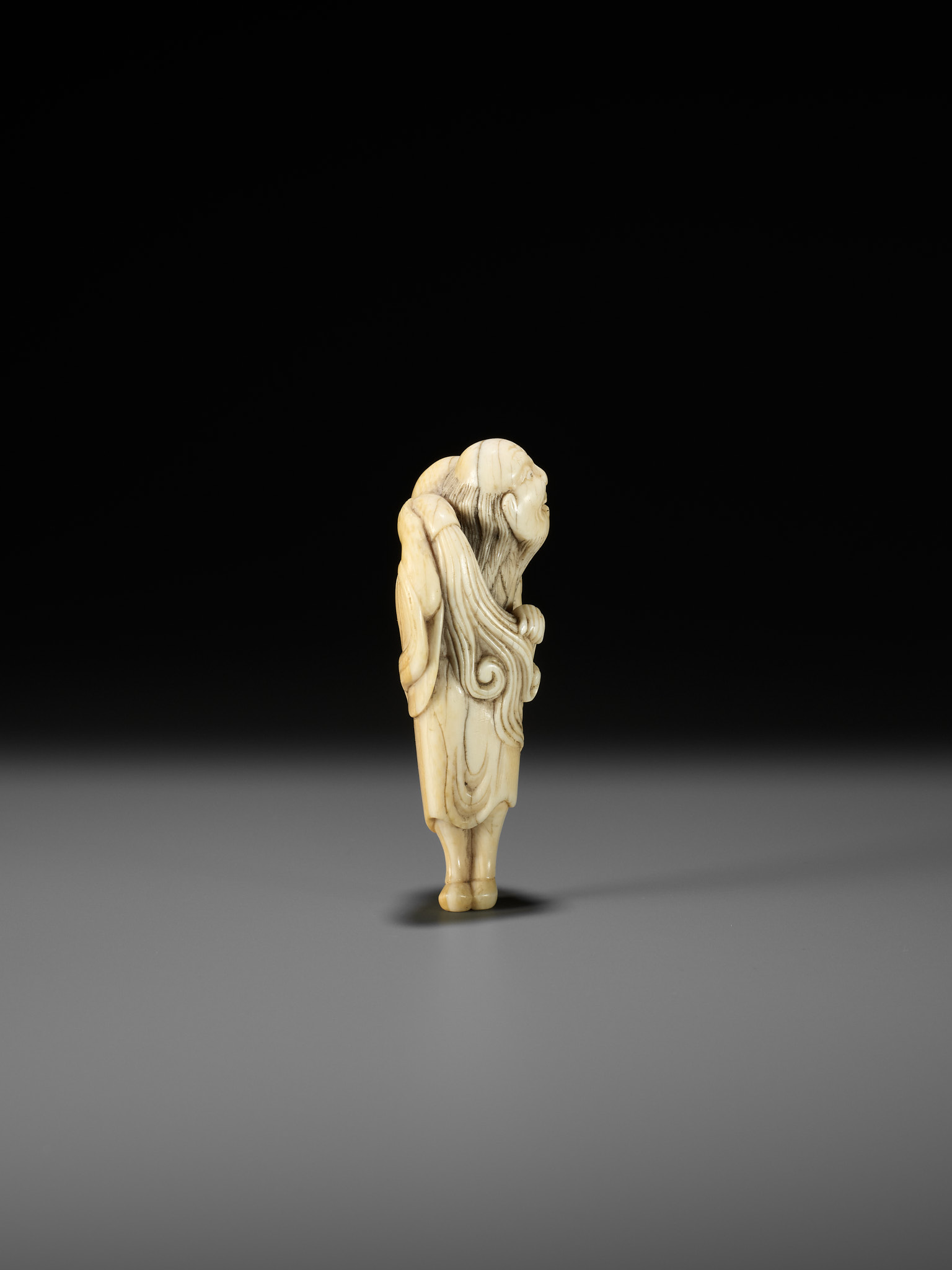 AN IVORY NETSUKE OF CHOKARO SENNIN - Bild 6 aus 10