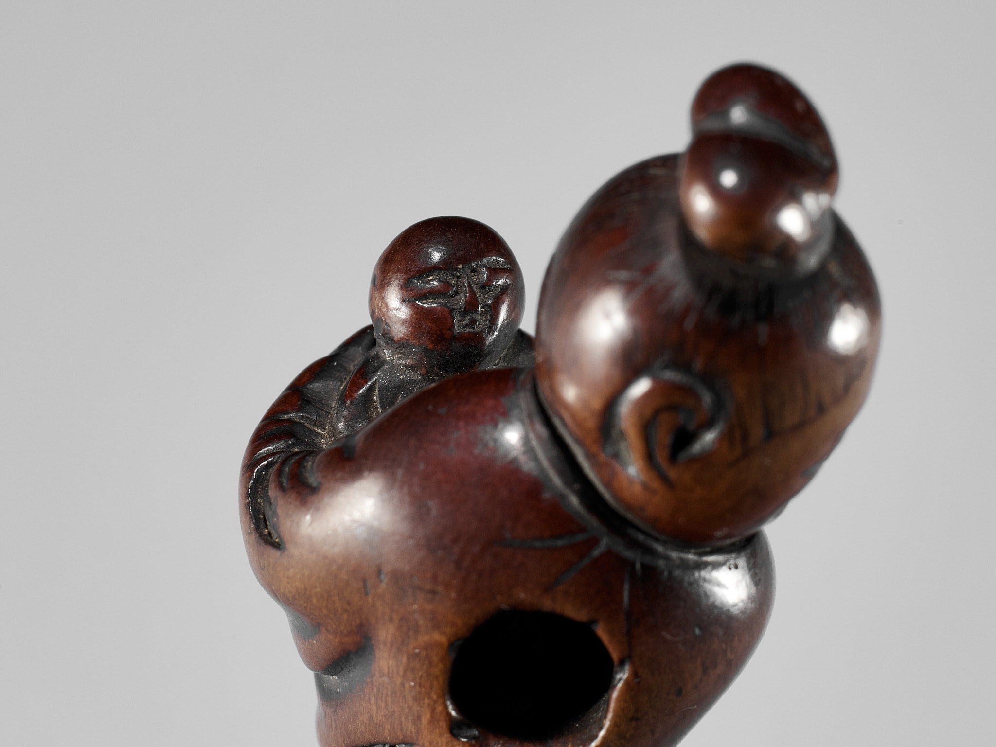 A WOOD NETSUKE OF KAKKYO'S WIFE AND CHILD - Image 11 of 12