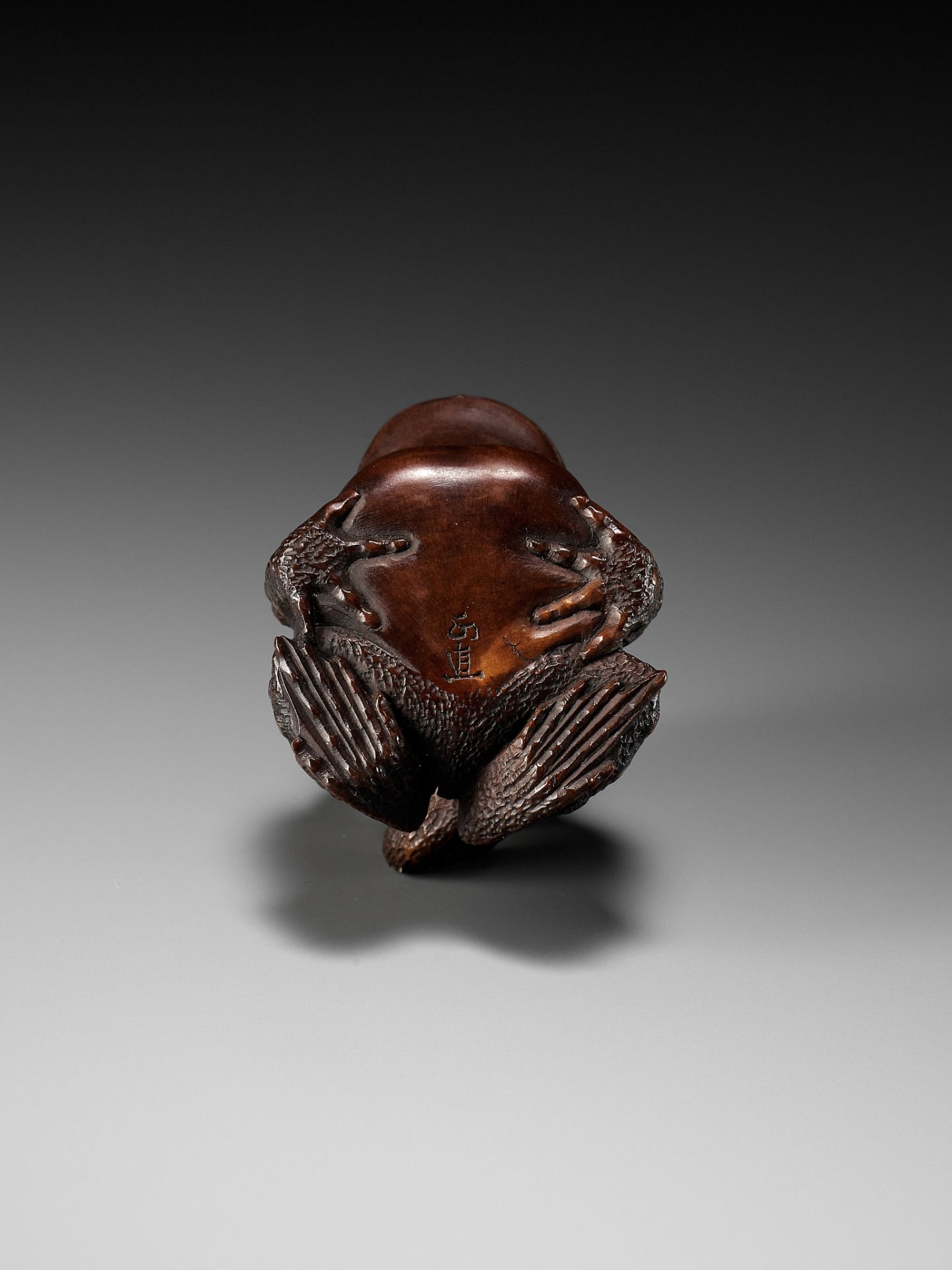 MASANAO: A FINE WOOD NETSUKE OF A TOAD WITH YOUNG - Image 14 of 15