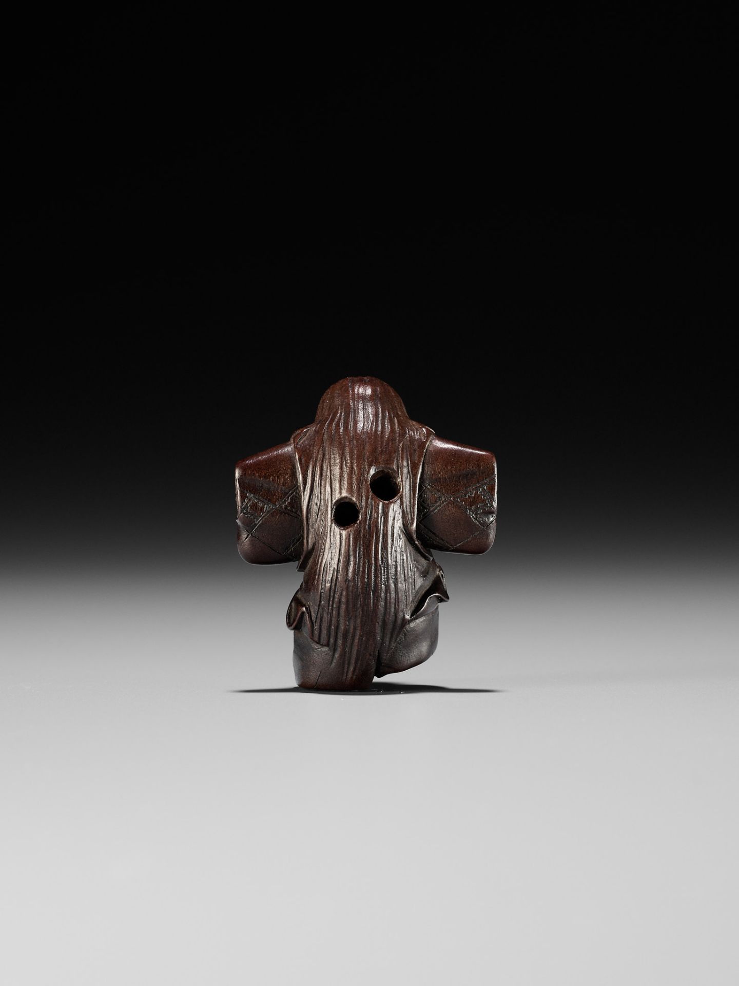 A DRAMATIC WOOD NETSUKE OF A NOH DANCER, ATTRIBUTED TO MIWA - Bild 4 aus 9