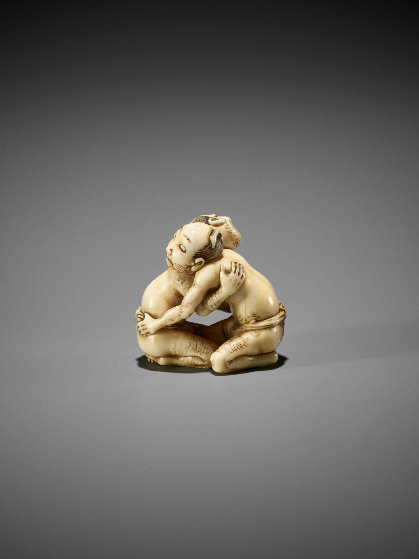 DORAKU: A SUPERB IVORY NETSUKE OF TWO WRESTLING DRUNKS - Bild 19 aus 23