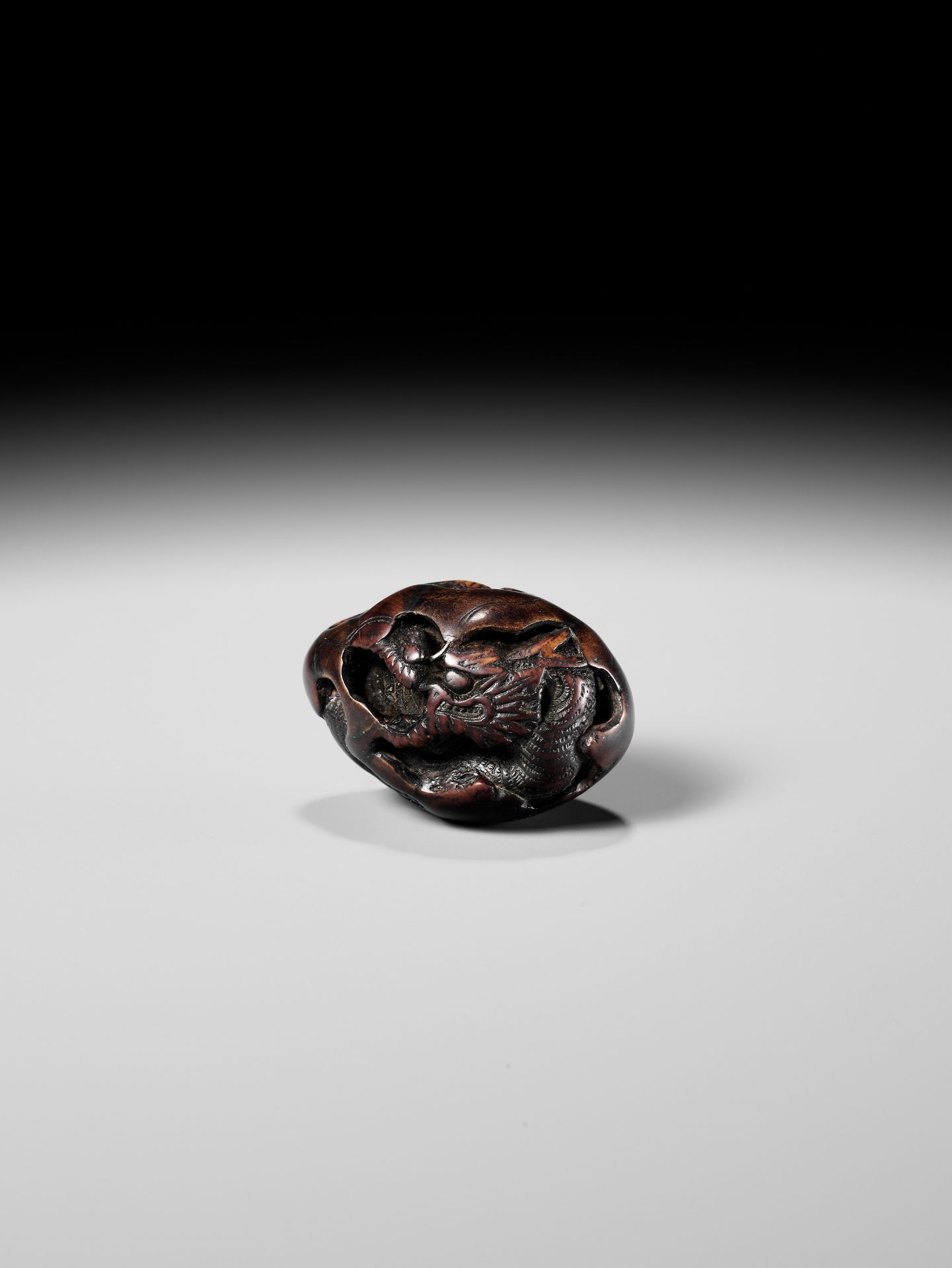 NAITO TOYOMASA: A FINE WOOD NETSUKE OF A DRAGON EMERGING FROM AN EGG - Image 8 of 15