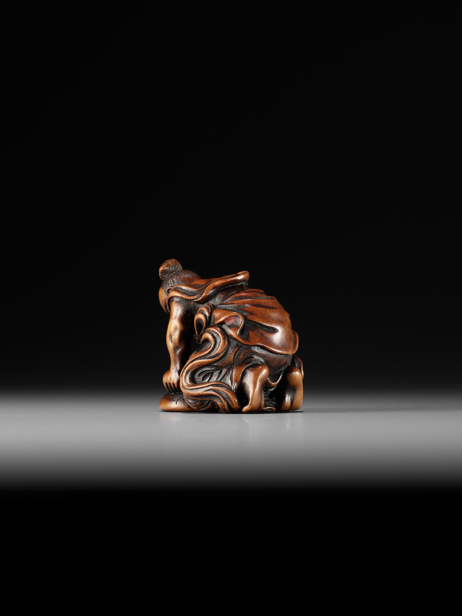 JUGYOKU: A POWERFUL WOOD NETSUKE OF A NIO CRUSHING MOCHI - Image 5 of 10