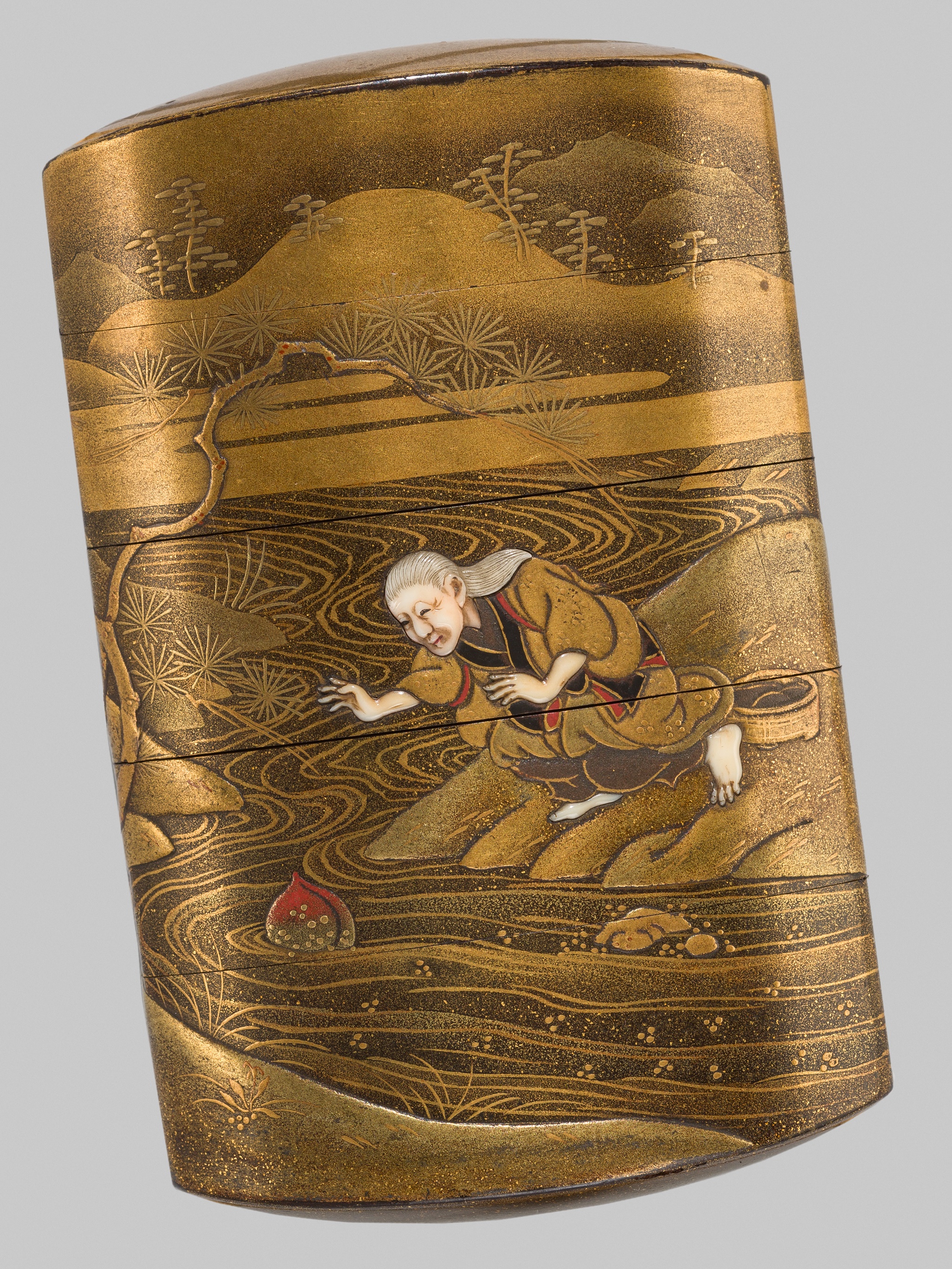 SHOKASAI: A FINE INLAID GOLD LACQUER FOUR-CASE INRO - Image 3 of 7